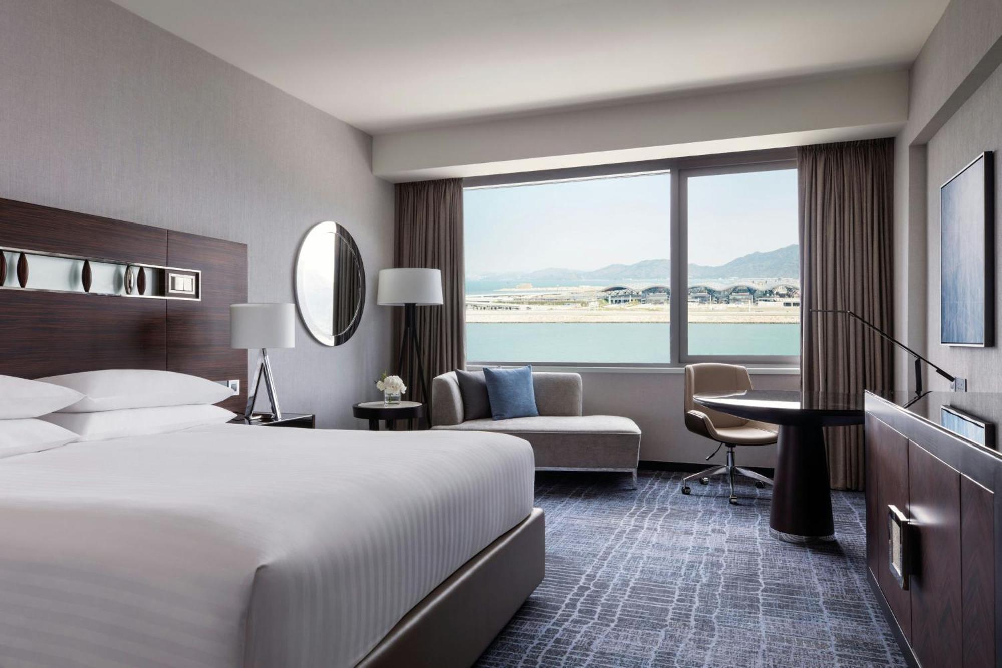 1 King Bed Sea View Executive Lounge Access Room