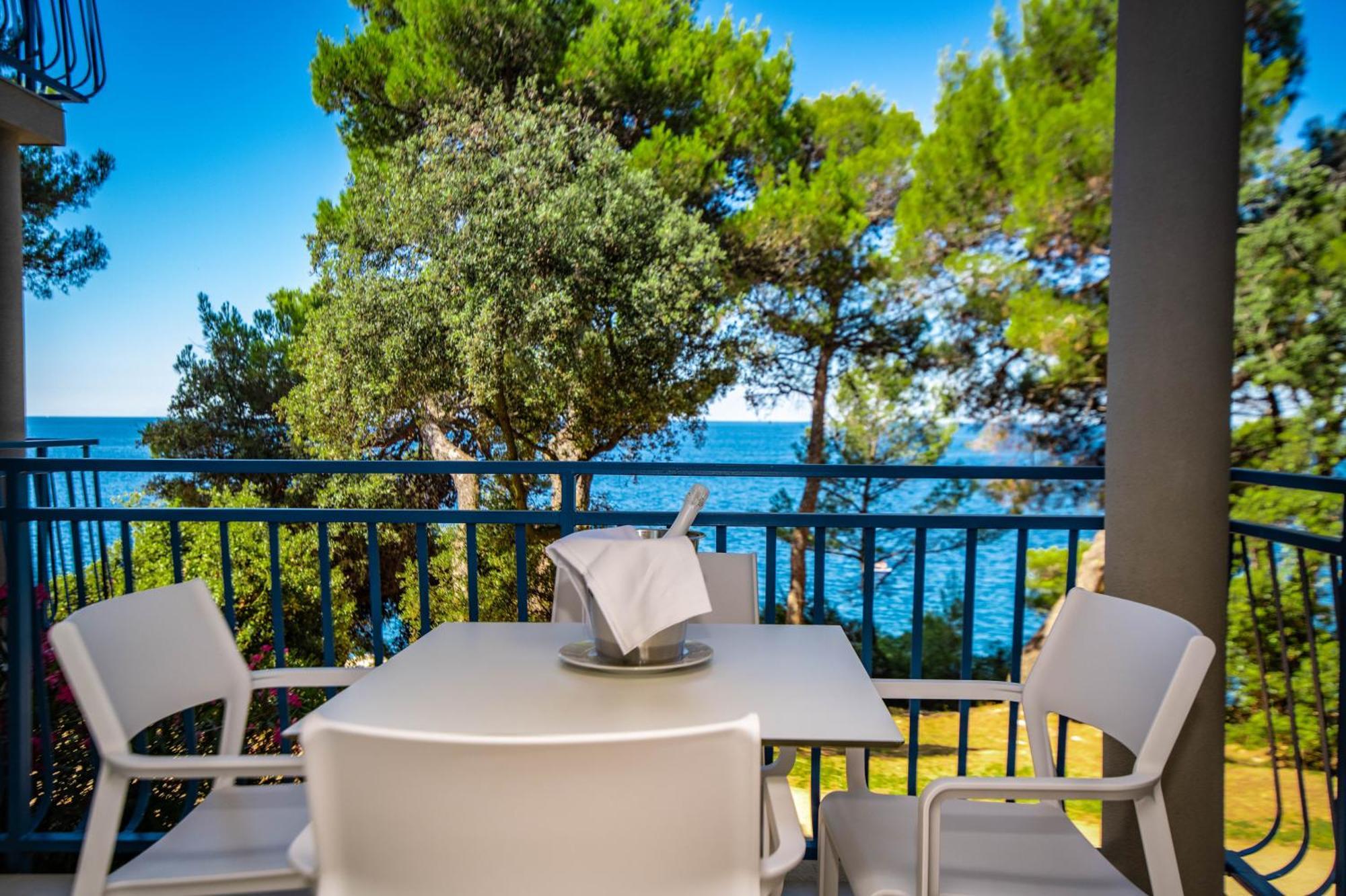 One-Bedroom Apartment Sea View