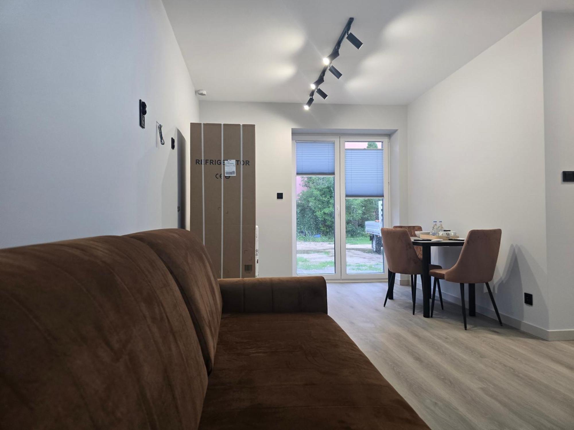 Deluxe Studio,1697092667:JPEG