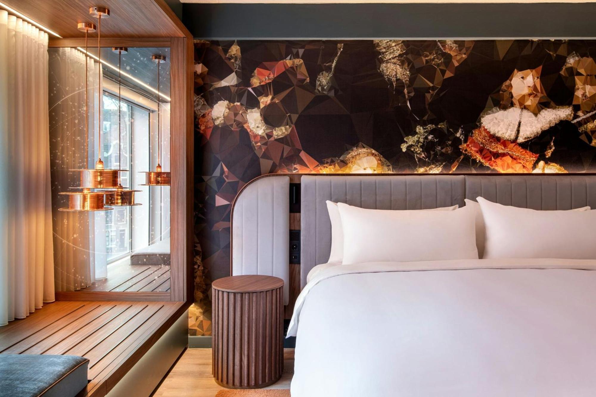 Deluxe King Room City View