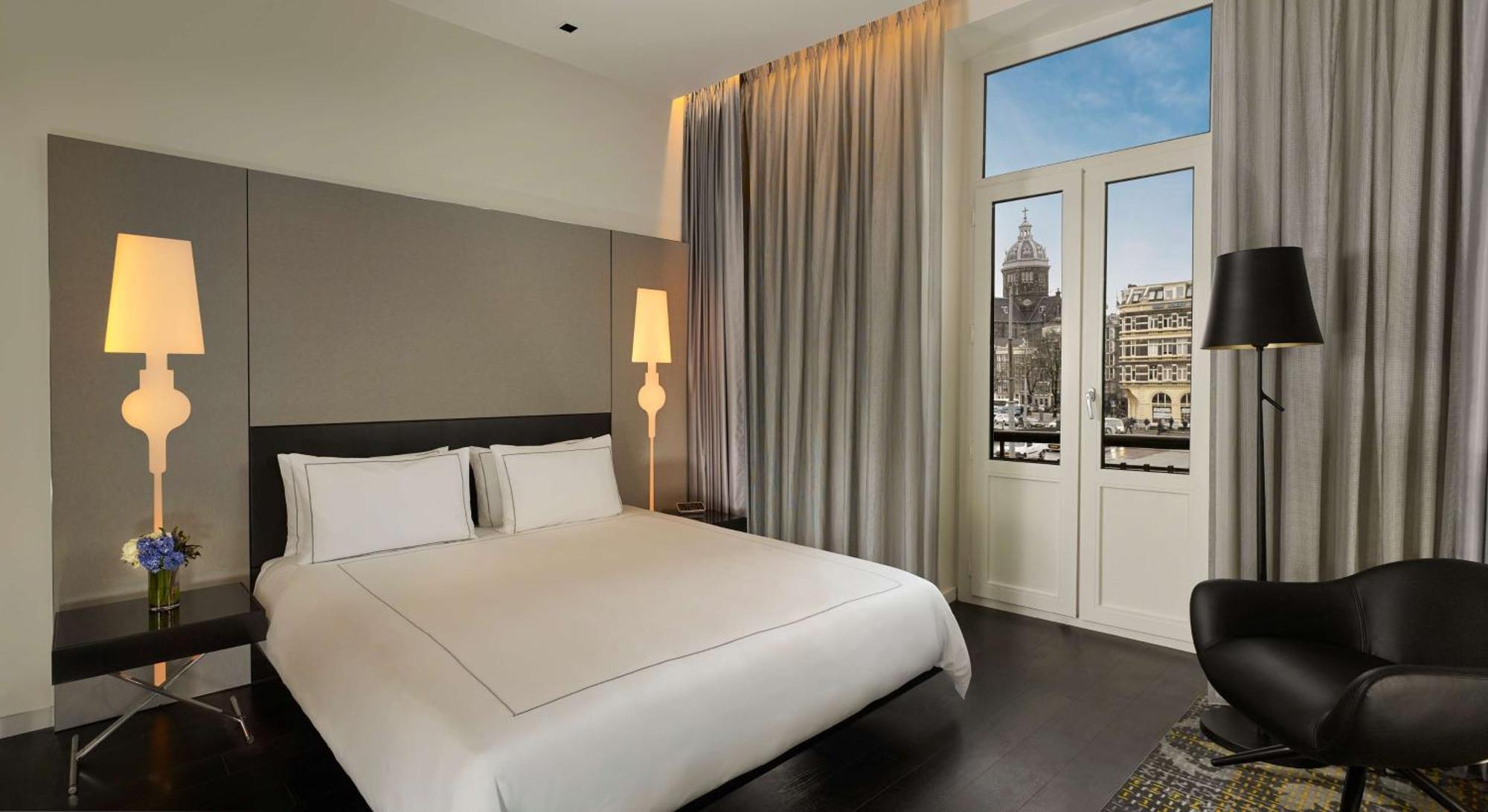 Superior King Room Canal View
