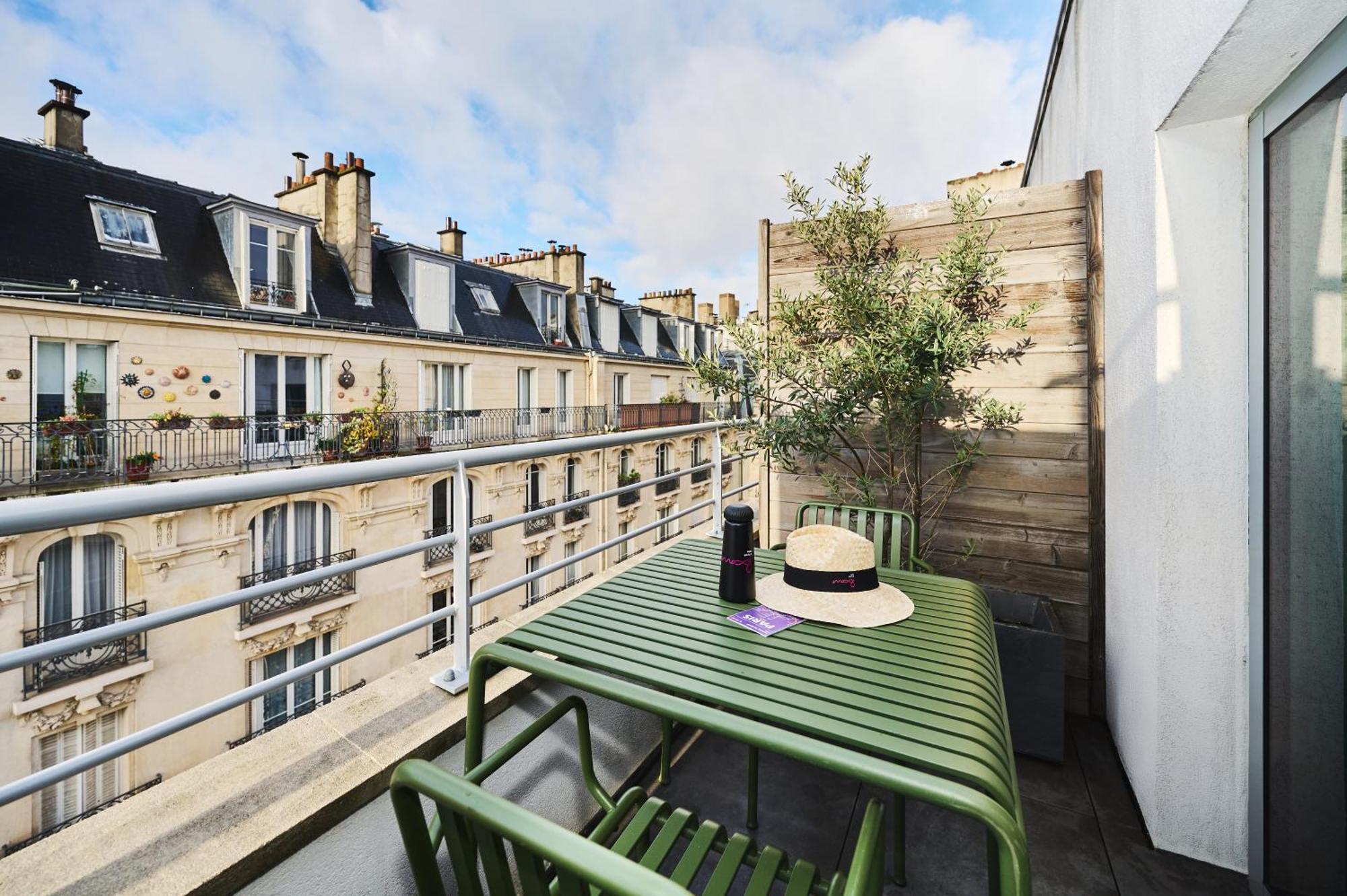 Moxy Sleeper Balcony or terrace