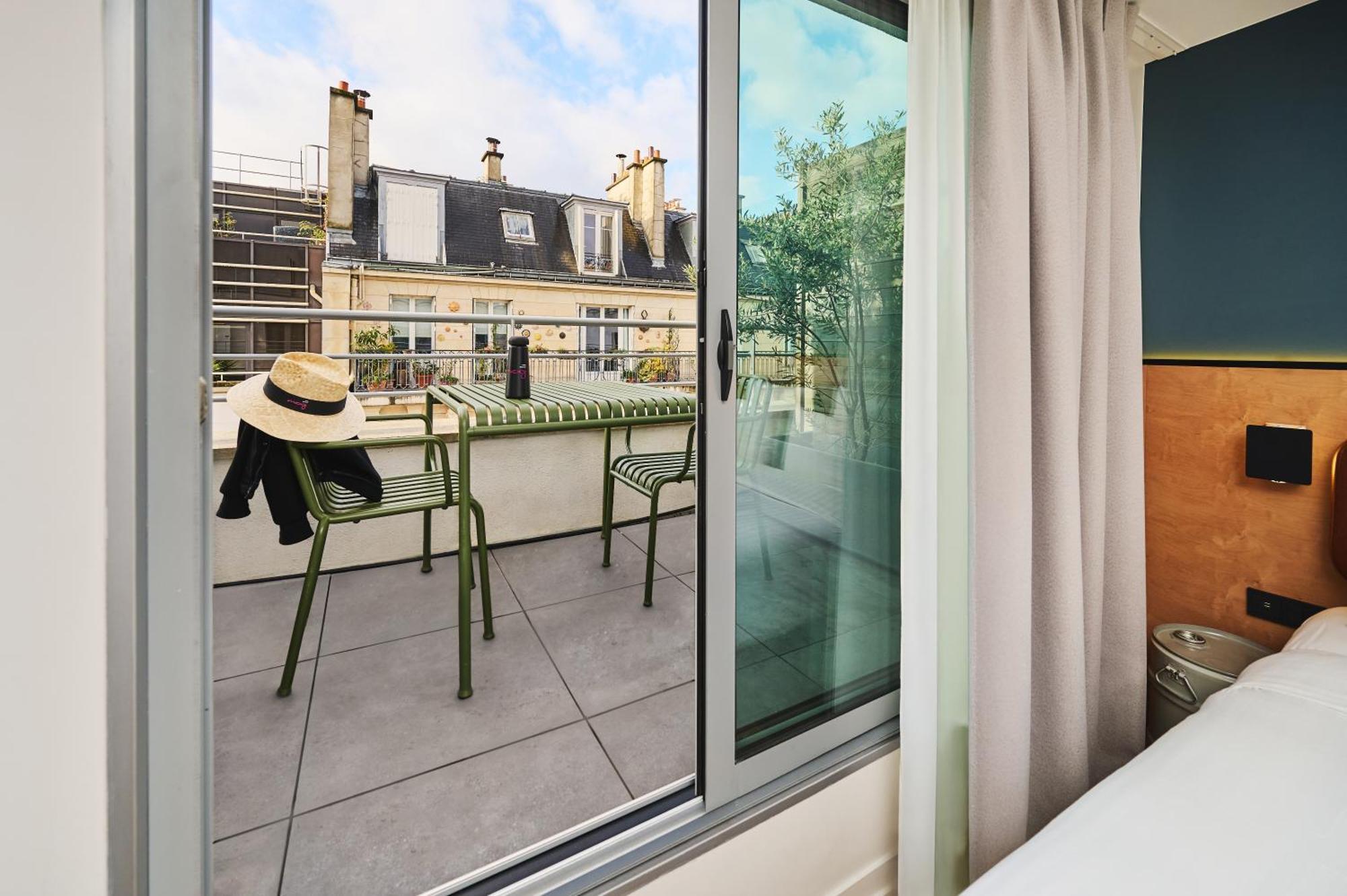 Moxy Sleeper Balcony or terrace