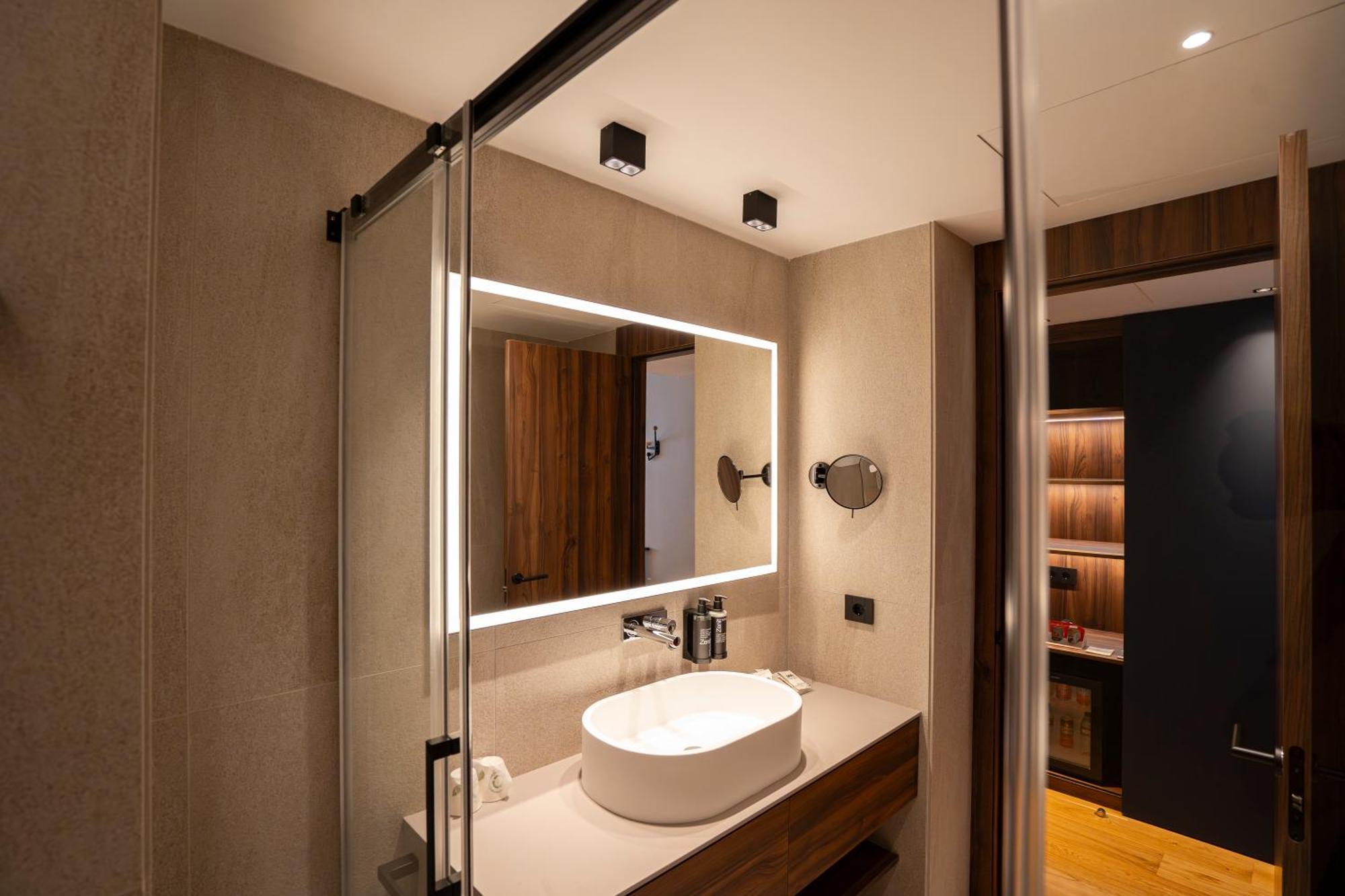 Superior Double Room,1697790271:JPEG