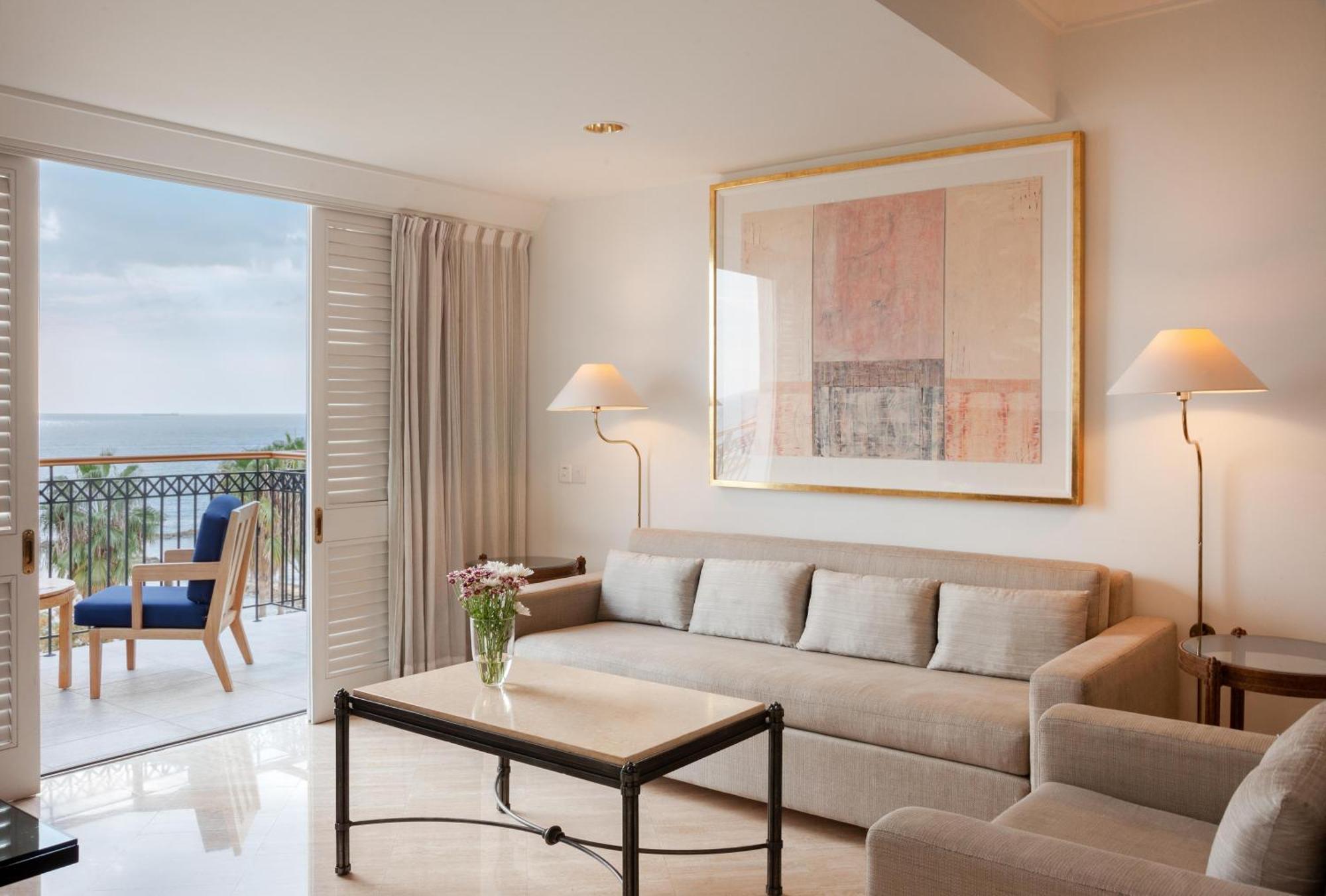 One Bedroom Sea View Deluxe Suite