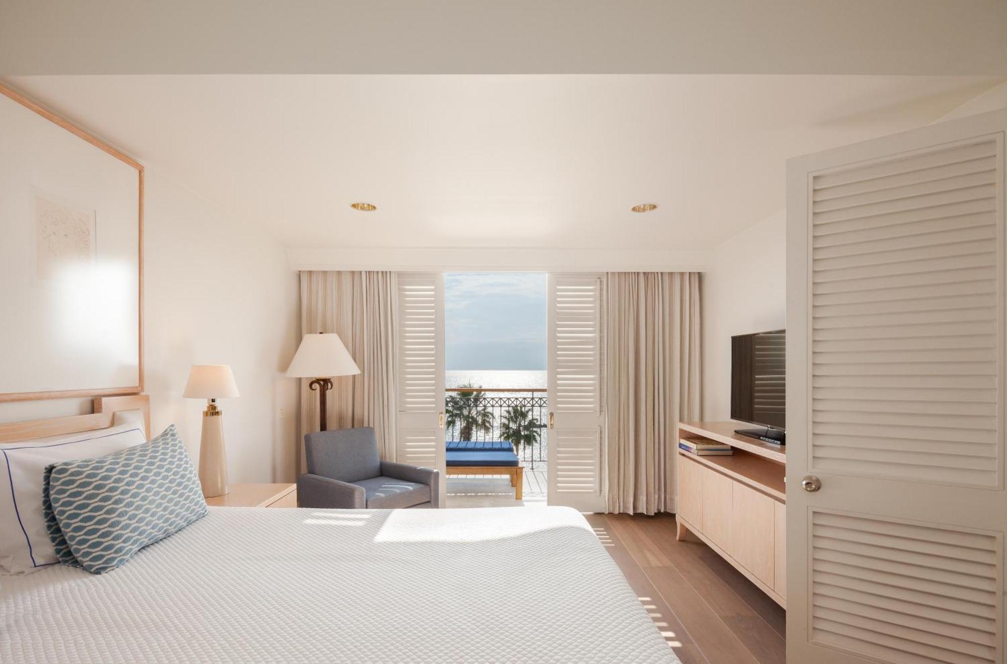 One Bedroom Sea View Deluxe Suite