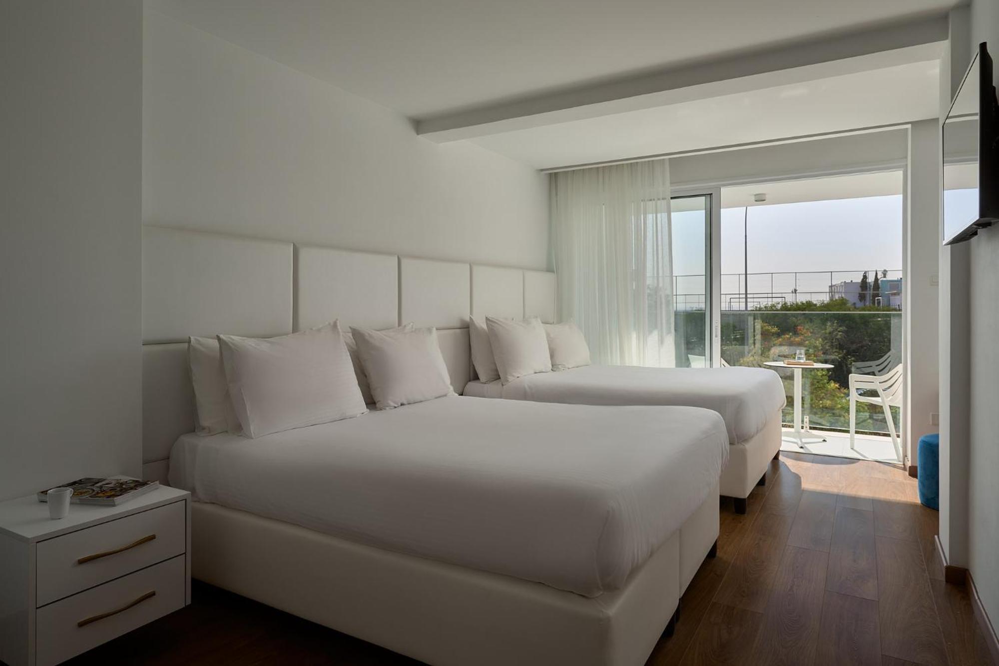 Deluxe Room Urban View Two King Beds