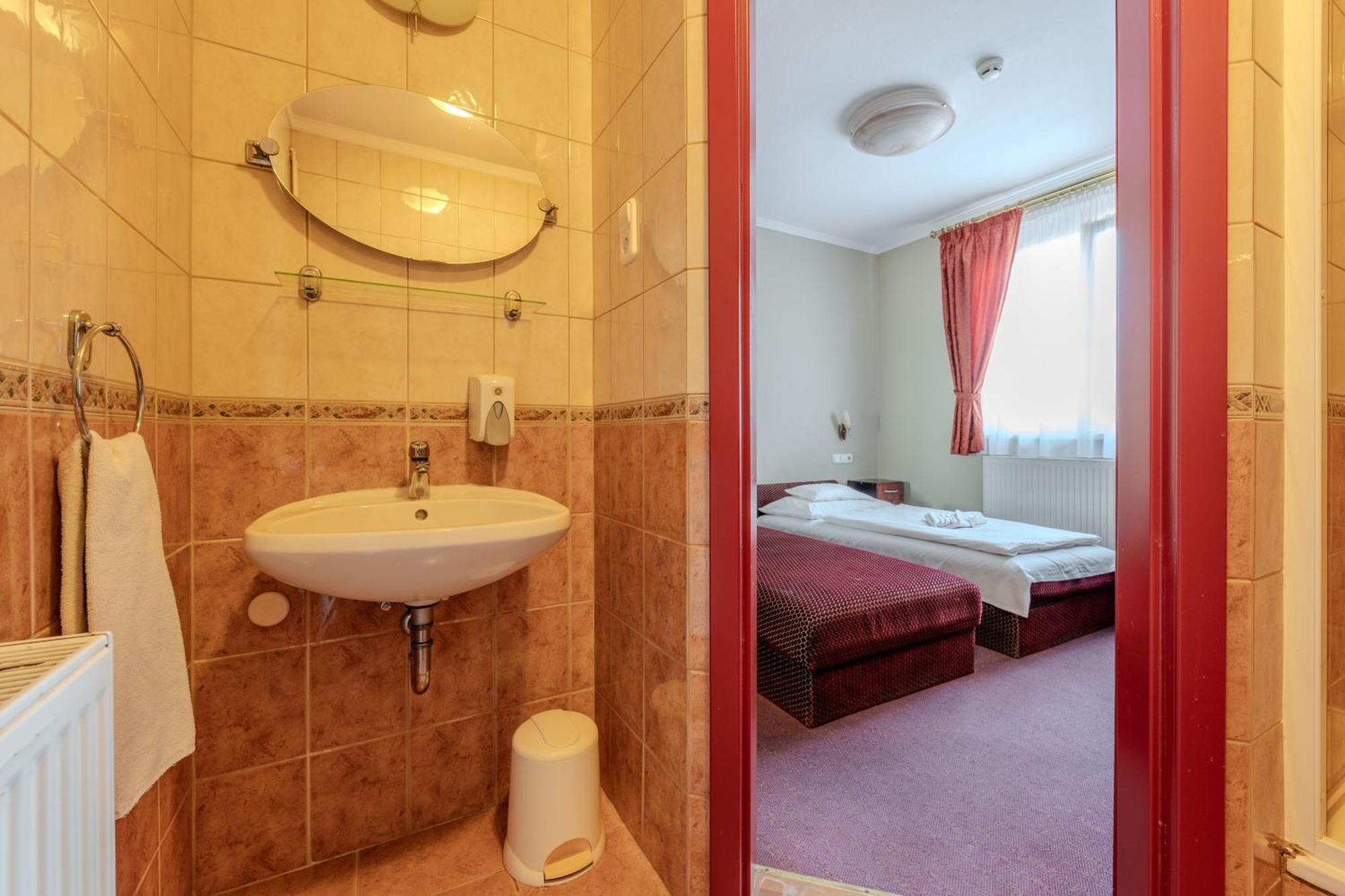 Standard Twin Room,1698846394:JPEG