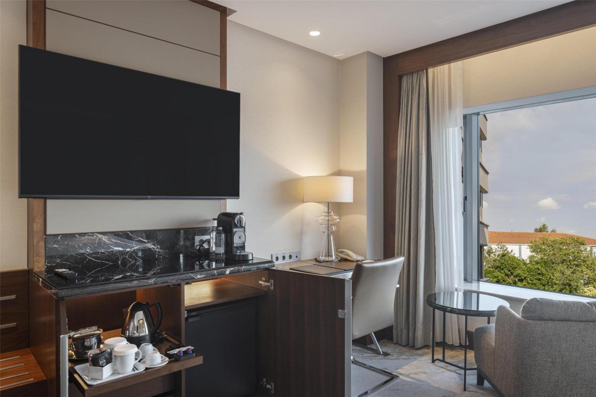 Deluxe King Room,1698856317:JPEG
