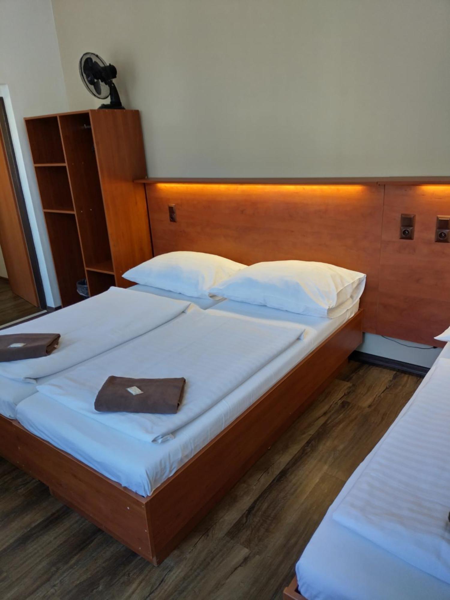 Quadruple Room Bathroom,1698898424:JPEG
