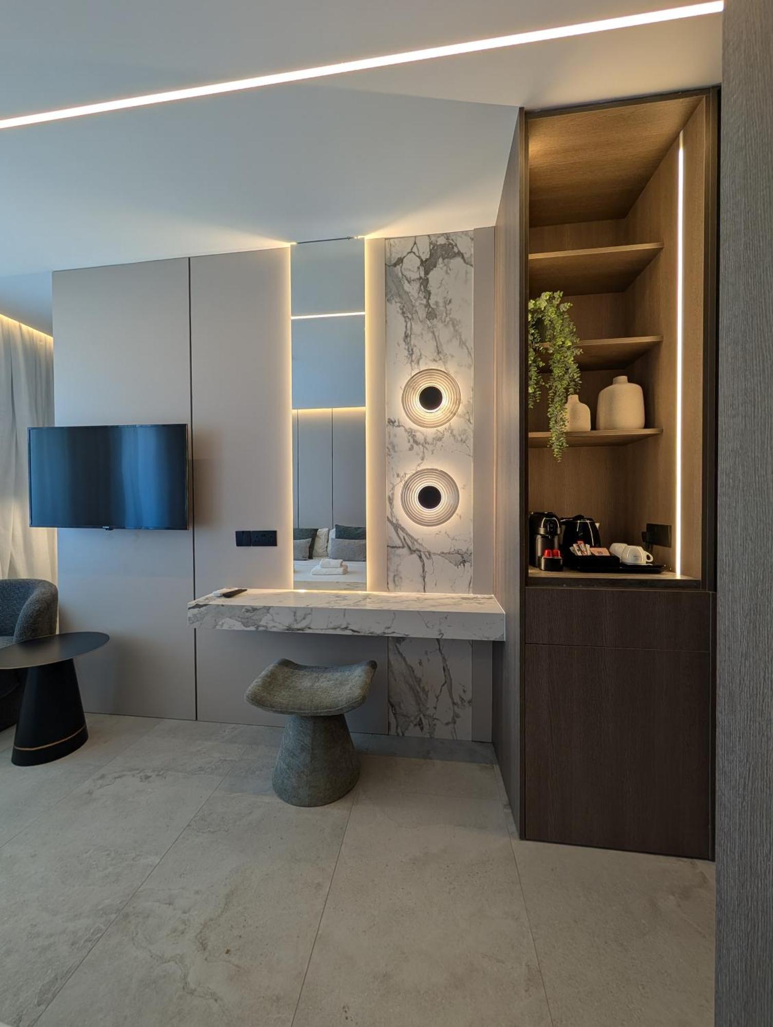 Deluxe Double or Twin Room Sea View