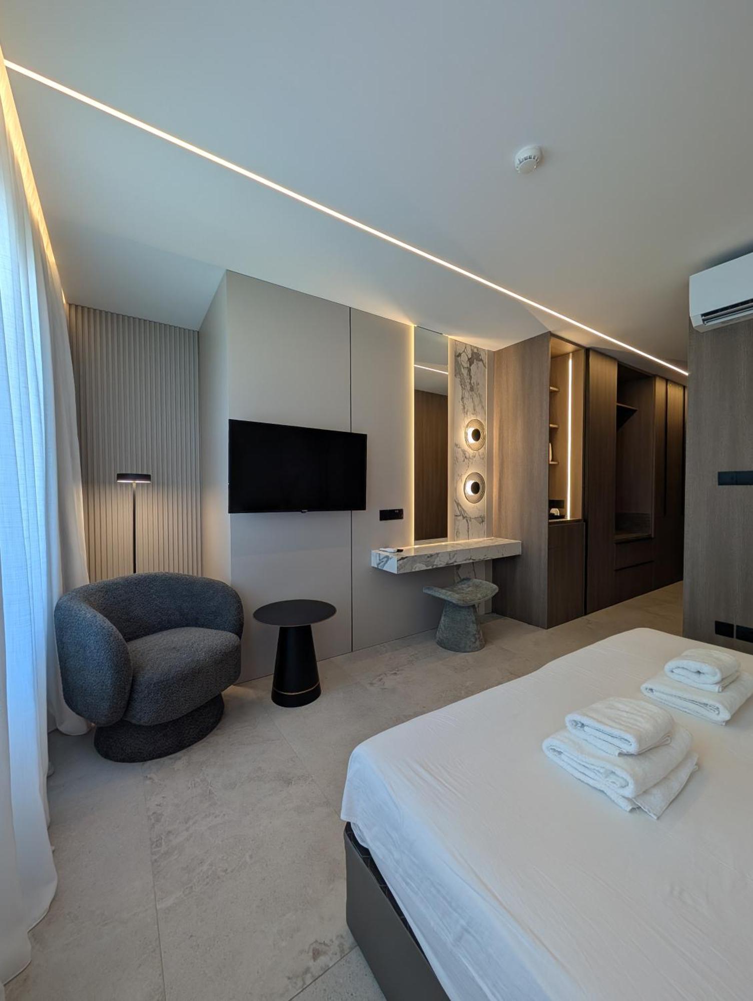 Deluxe Double or Twin Room Sea View