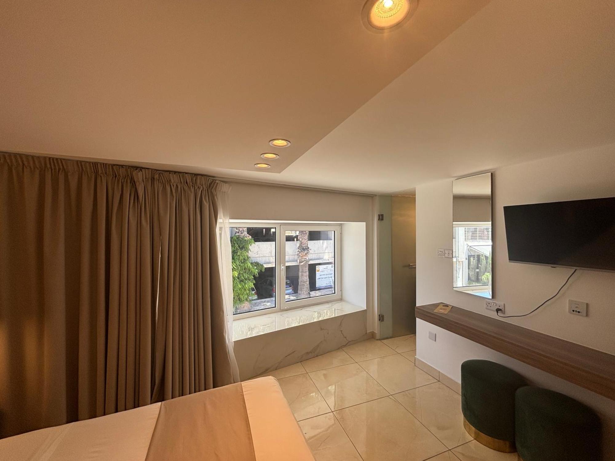 Deluxe Double or Twin Room