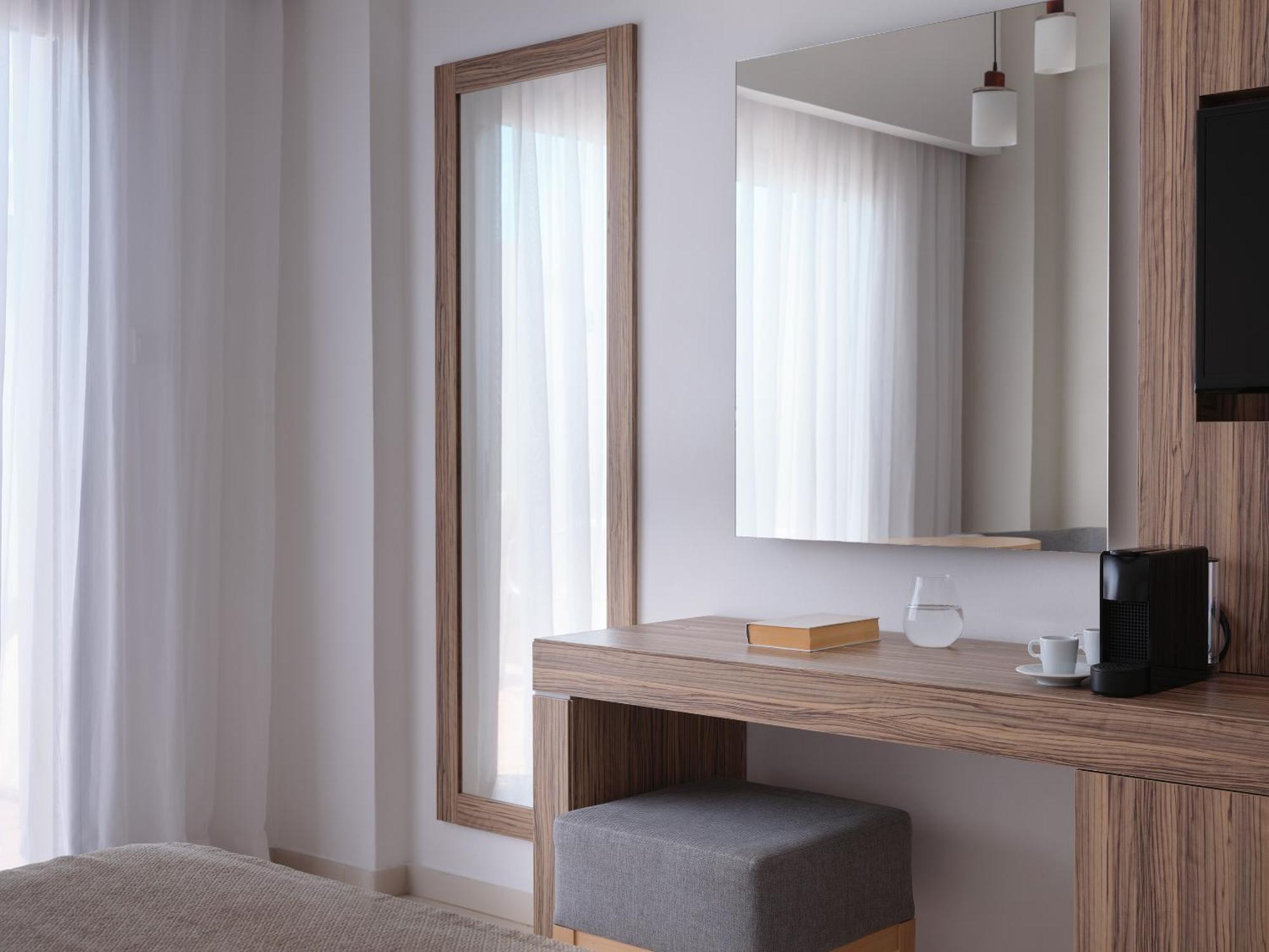 Superior Room Inland View Outdoor Whirlpool