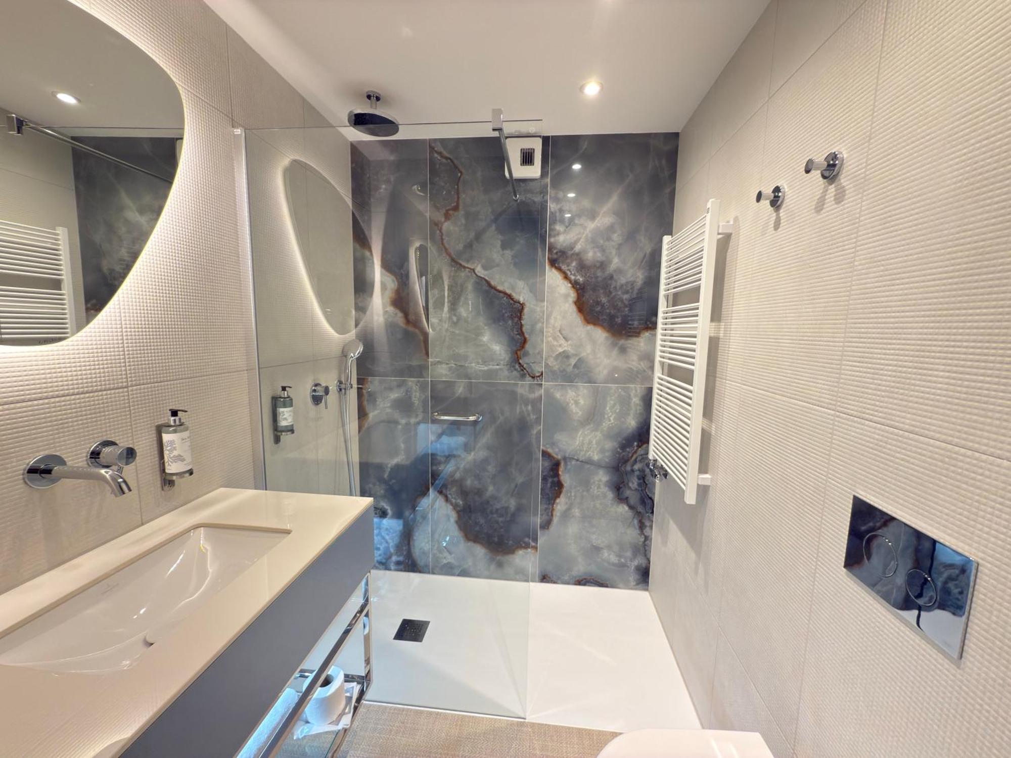 Deluxe Double Room,1703545951:JPEG