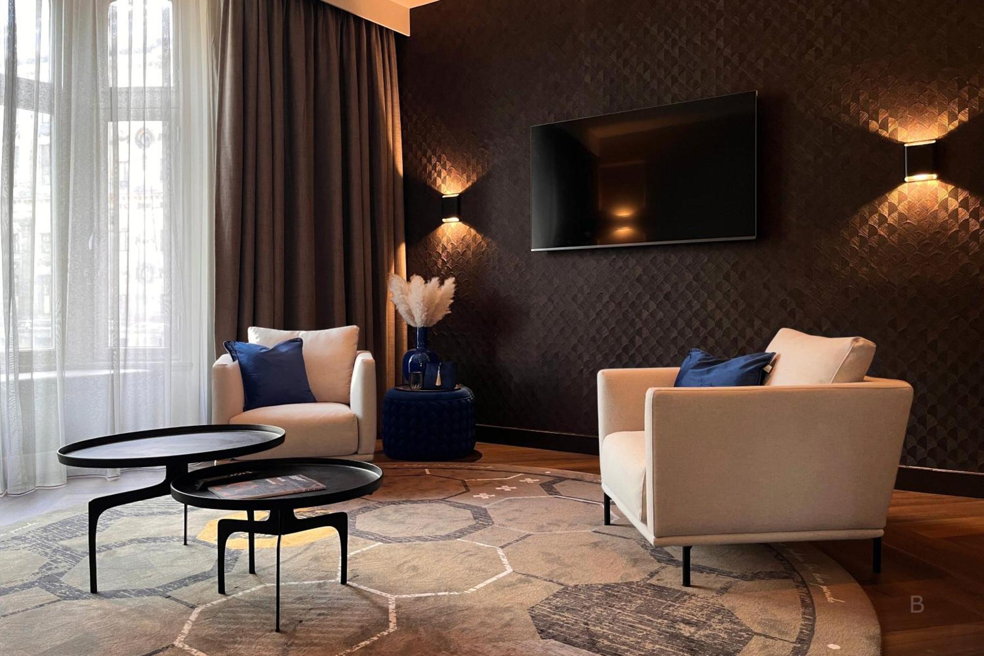 The Emperor Crown Suite