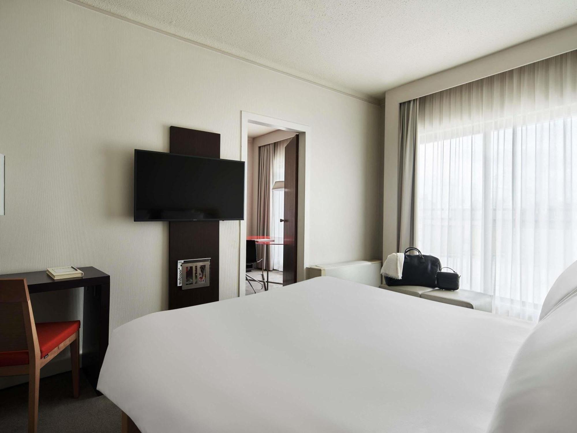 Suite 1 double bed double sofa bed