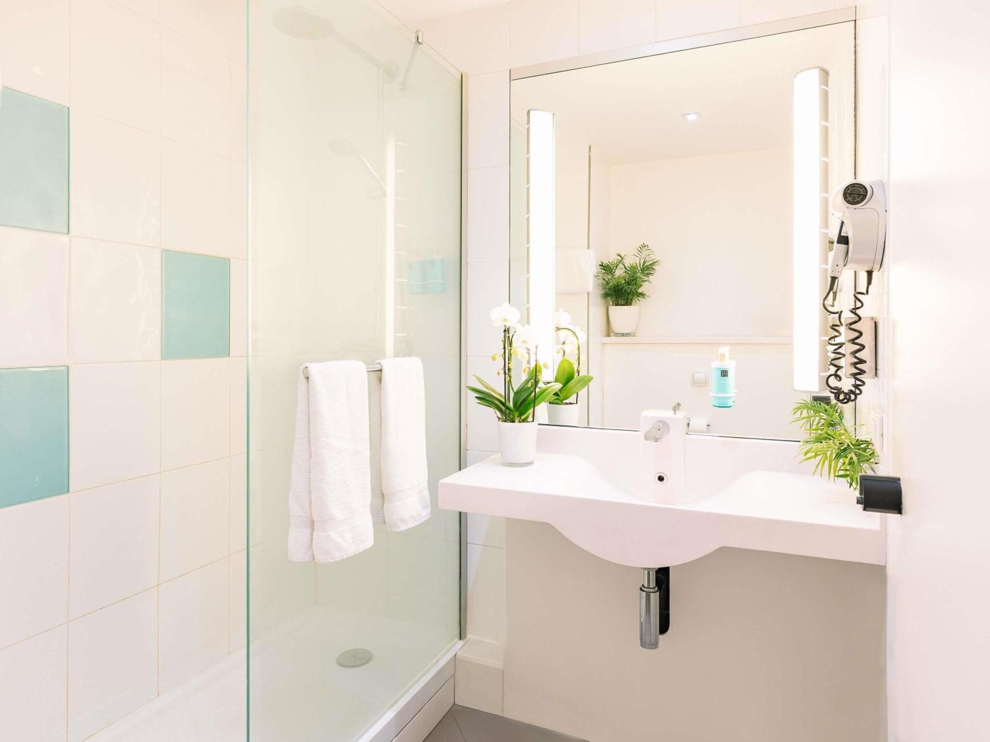 Superior Business & Family Room,1704850323:JPEG