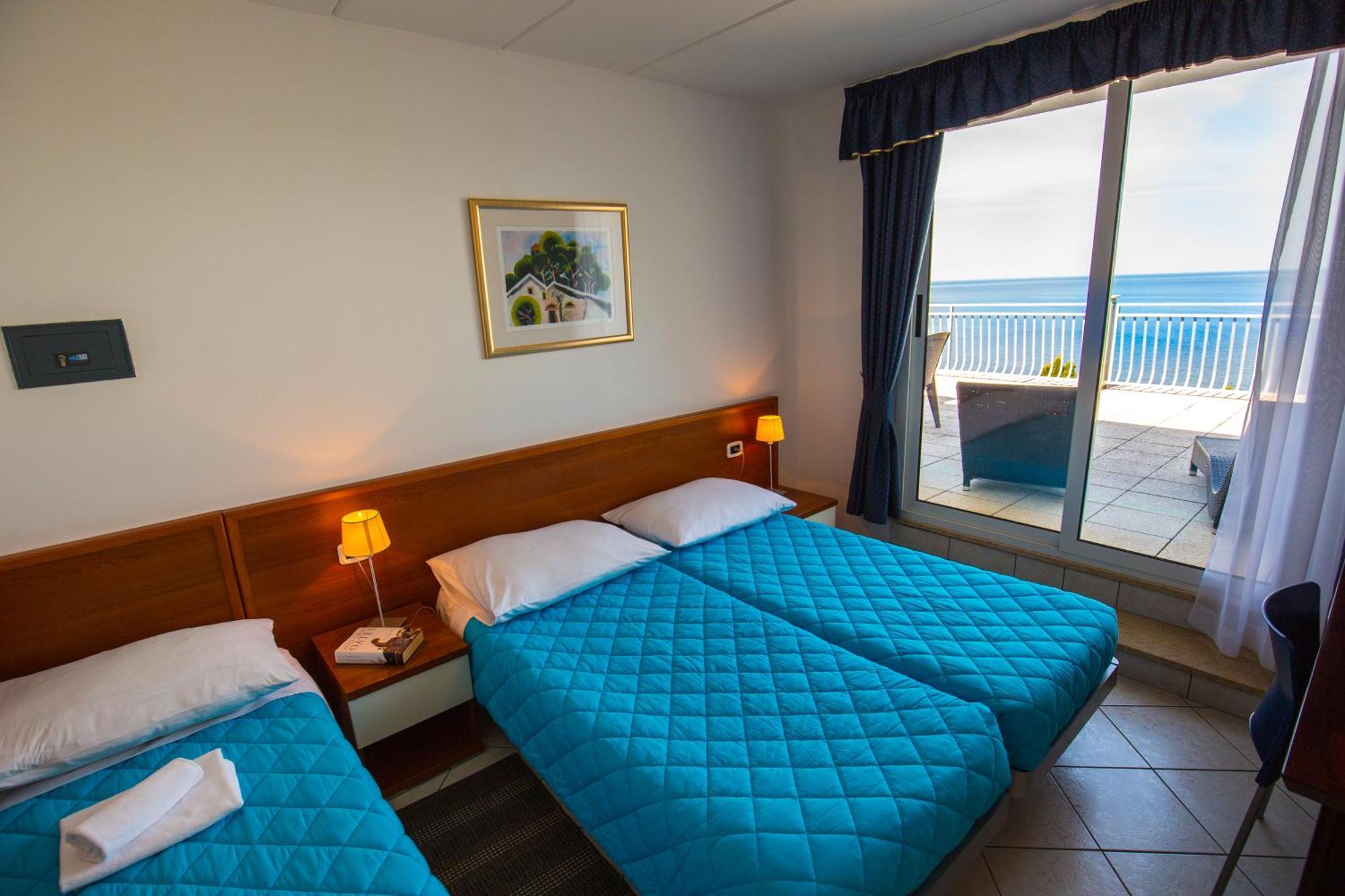 One-Bedroom Apartment Panoramic Sea View