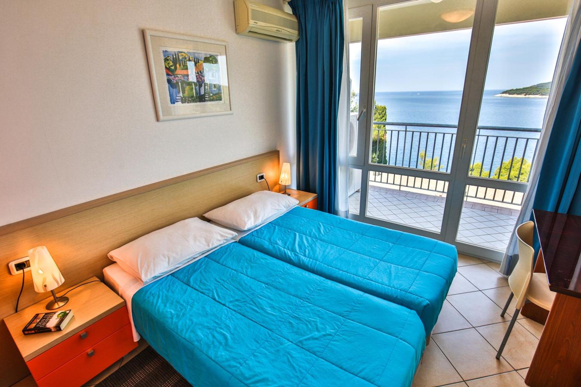 Two-Bedroom Apartment Sea View
