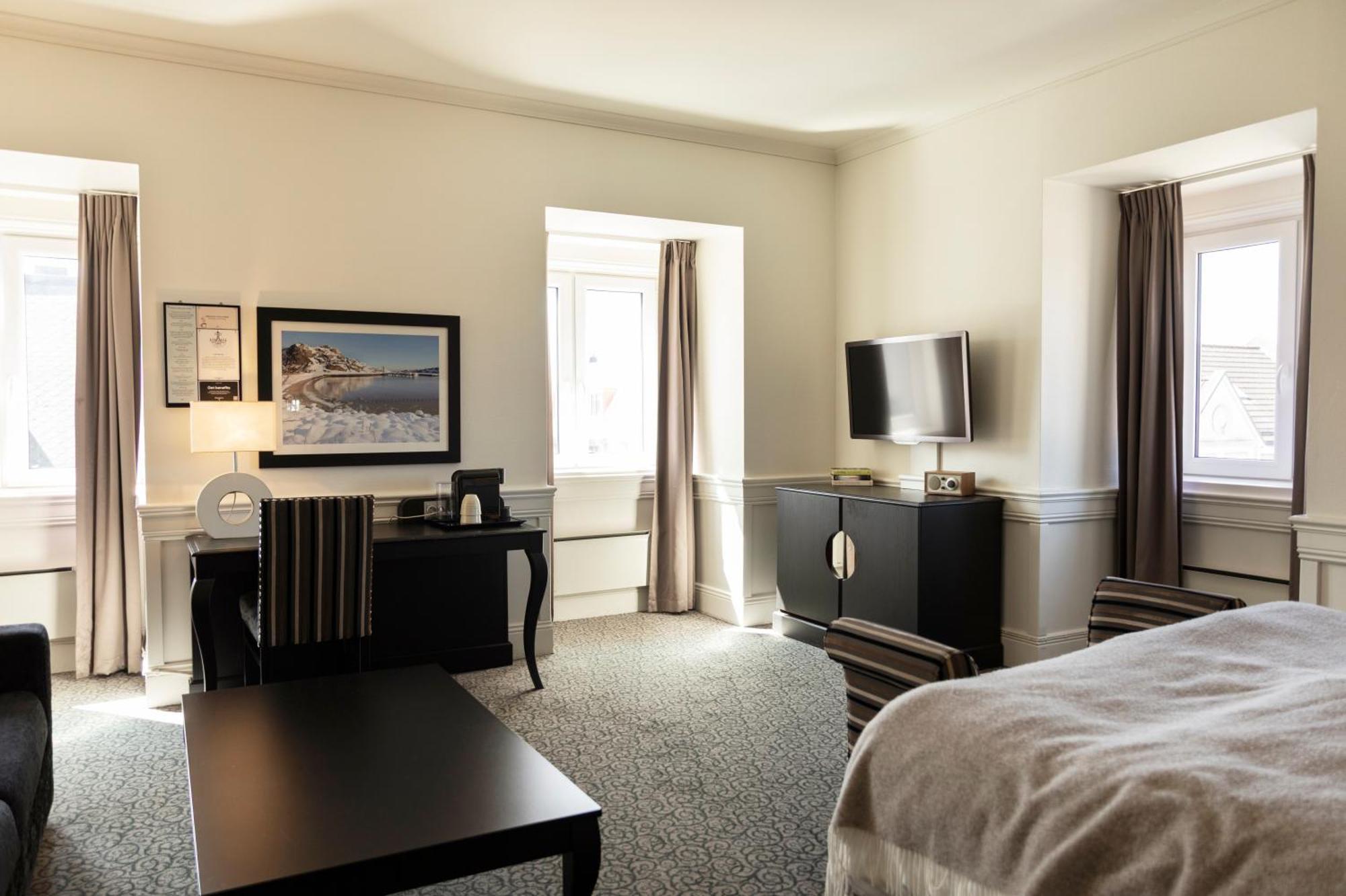 Deluxe Room,1705570168:JPEG