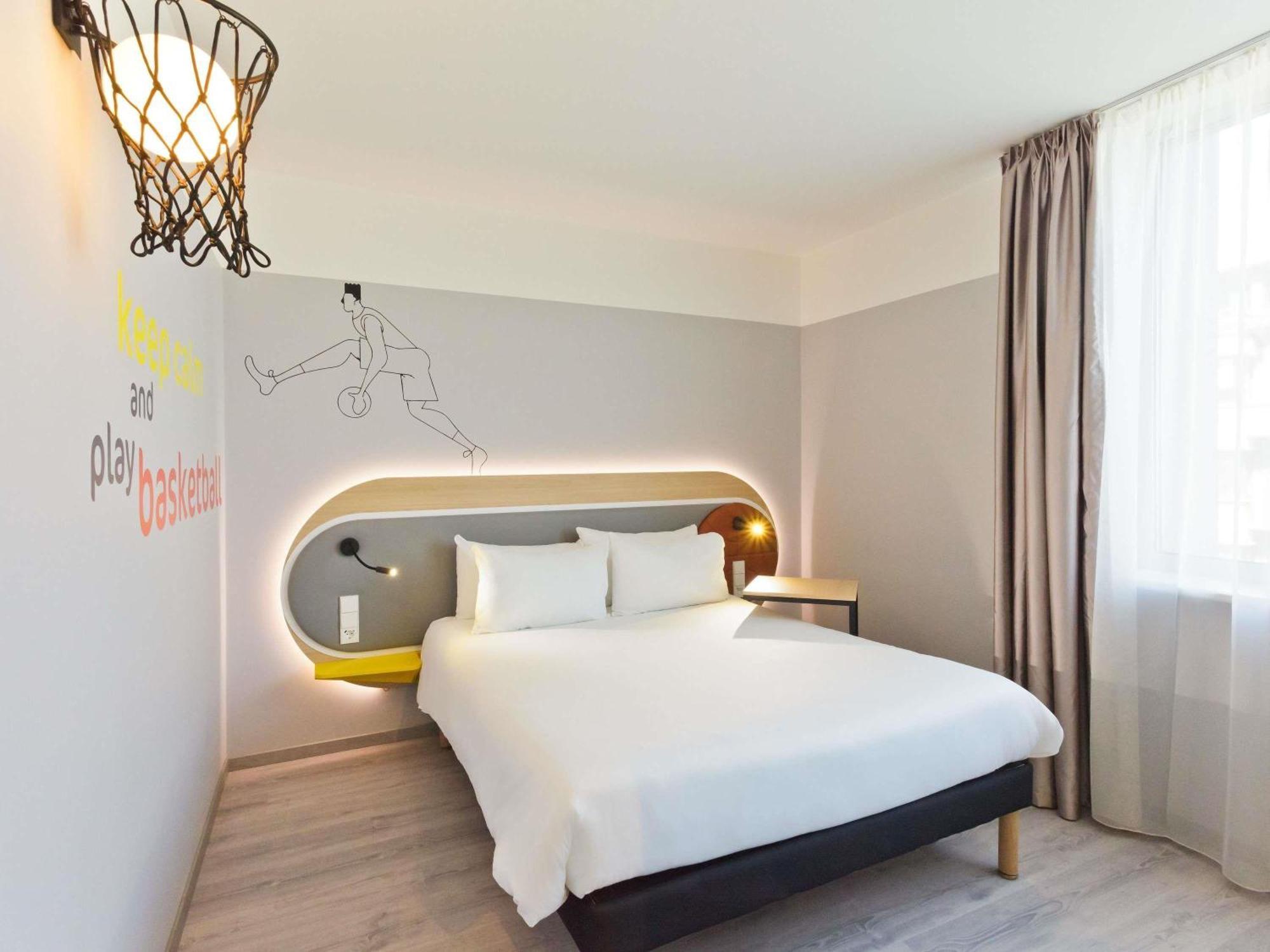 Room Queen Bed Sofa Bed