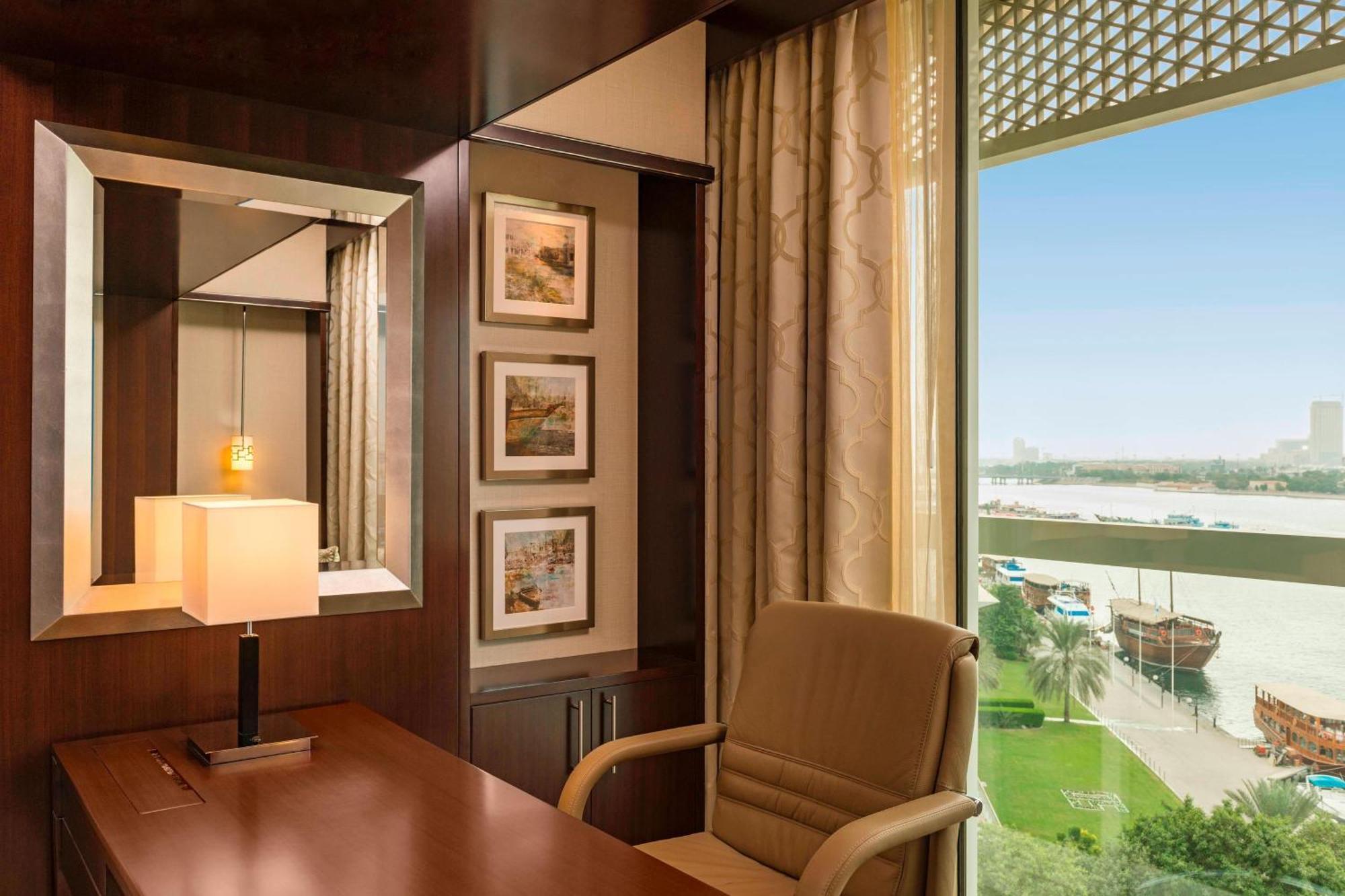 Executive Suite Club lounge access Suite