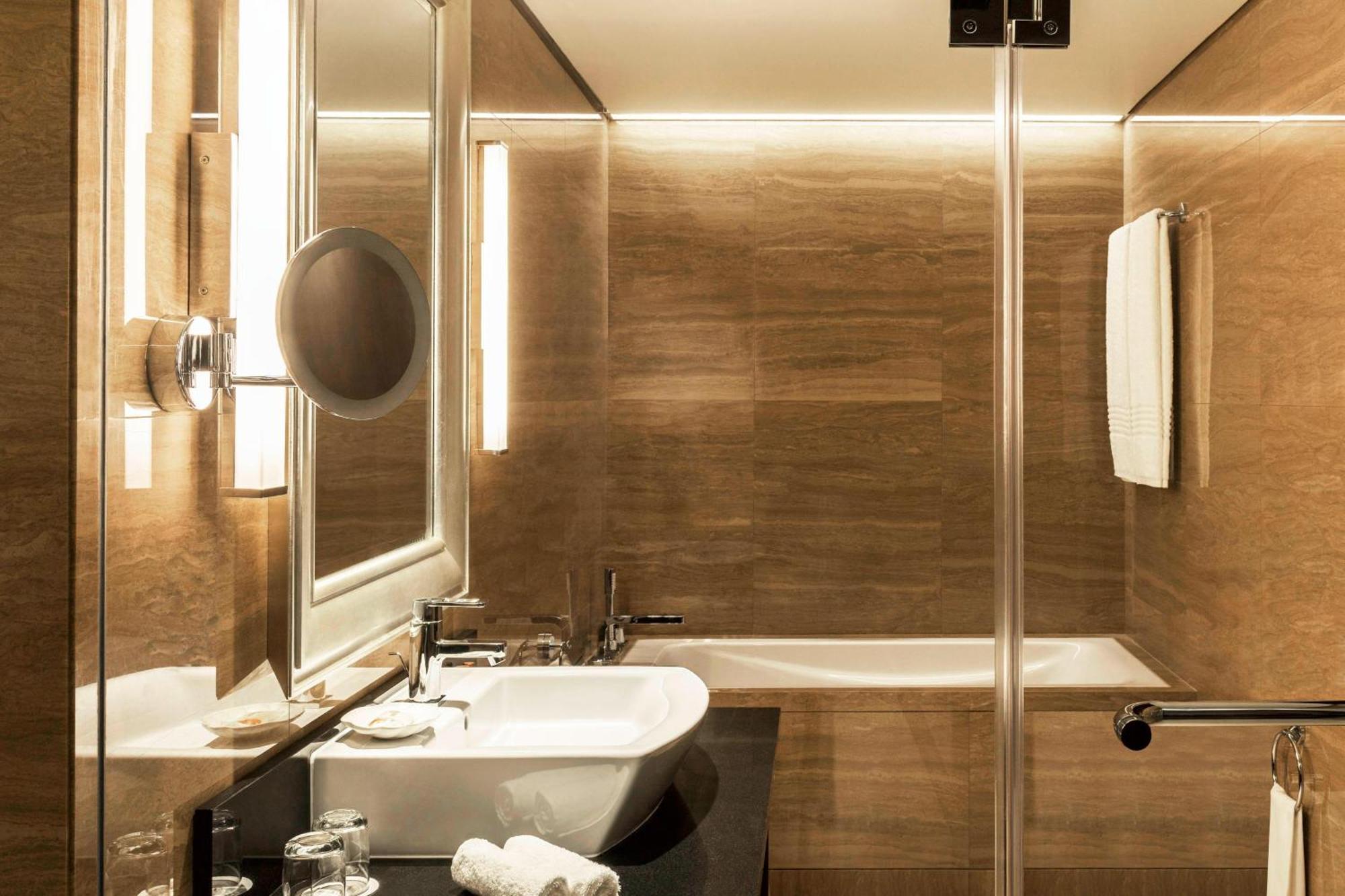 Executive Suite Club lounge access Suite