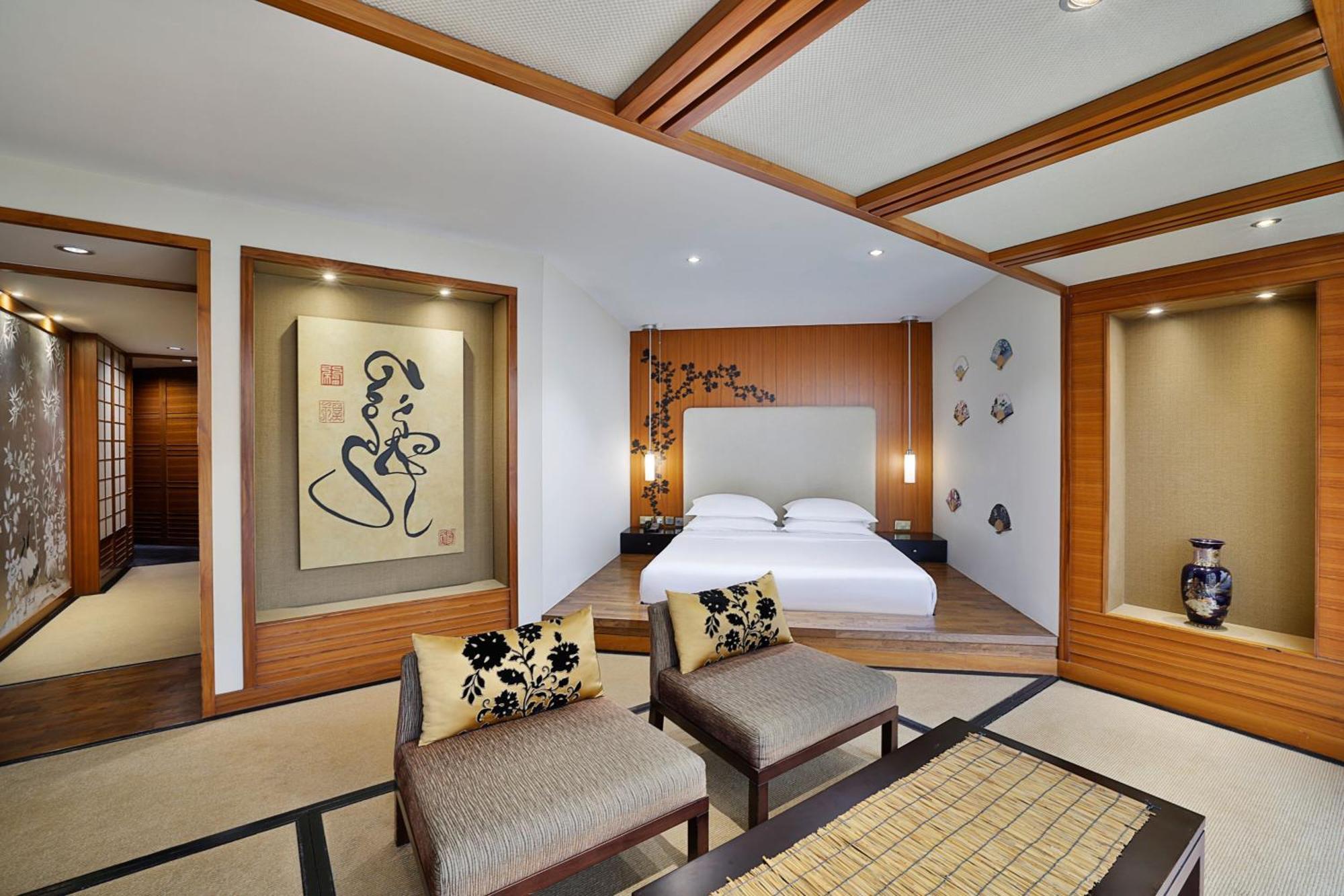 Junior Suite Club lounge access Suite 1 King Creek view