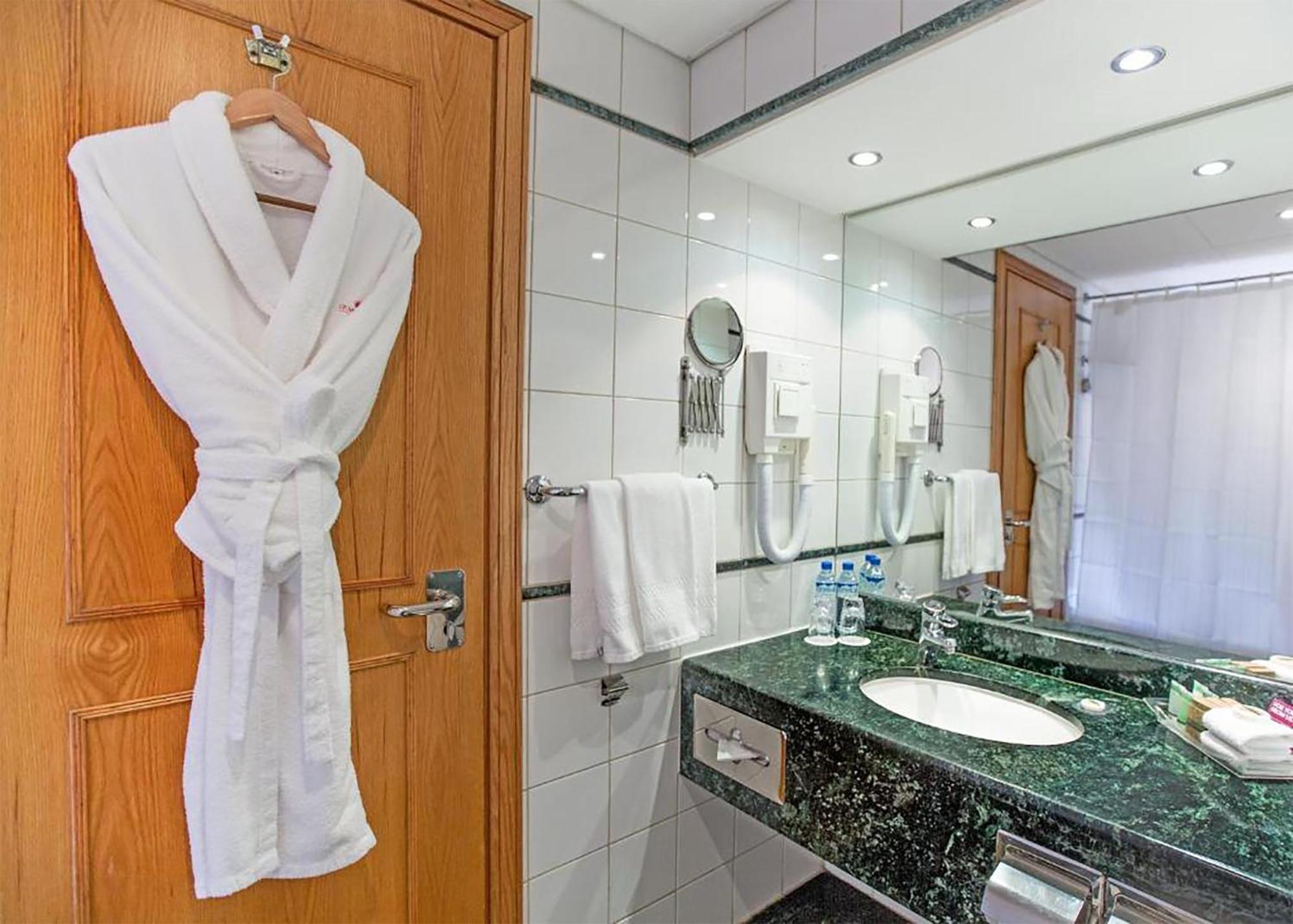 One Bedroom Plaza Suite