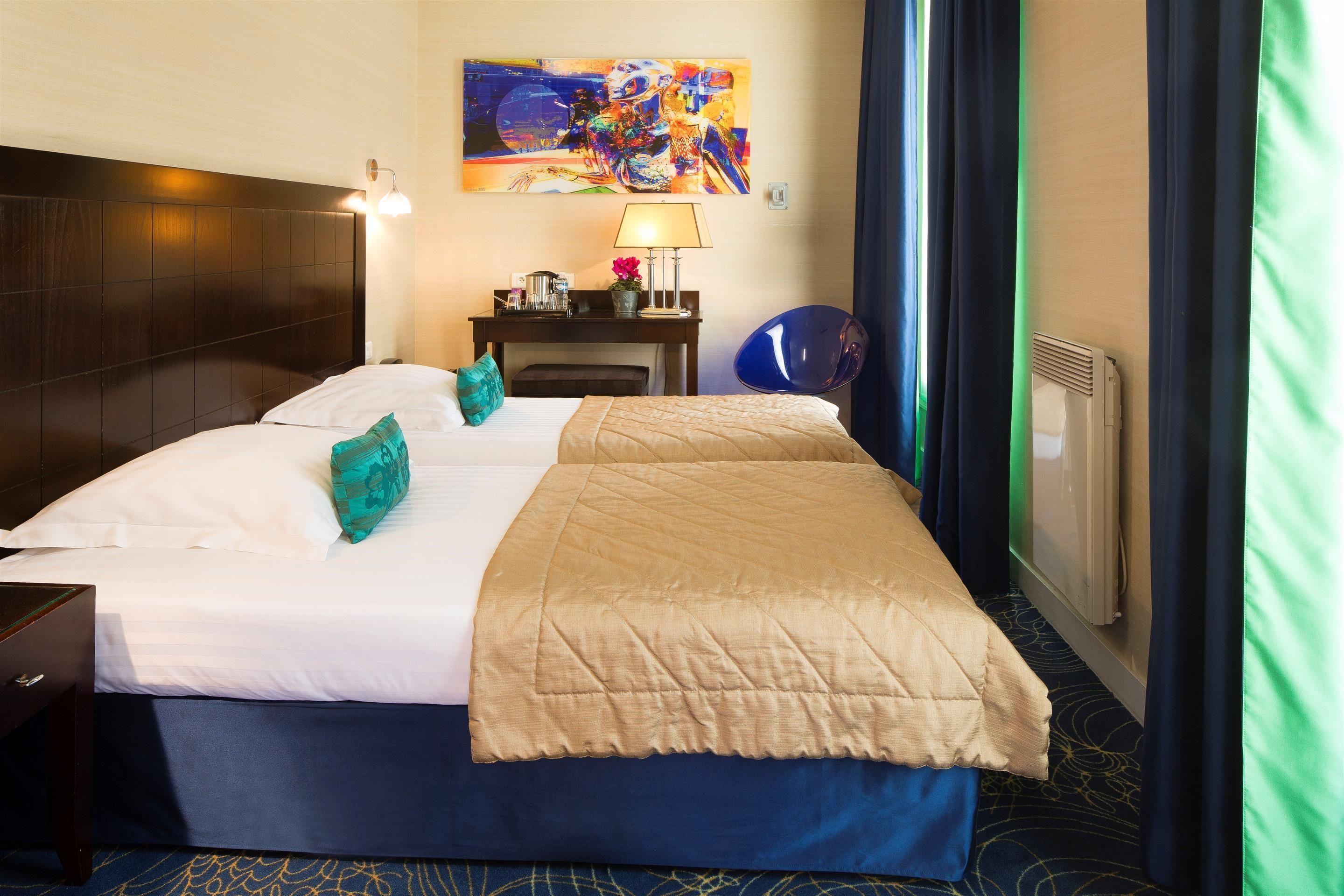 Superior Room One Queen One Single Bed