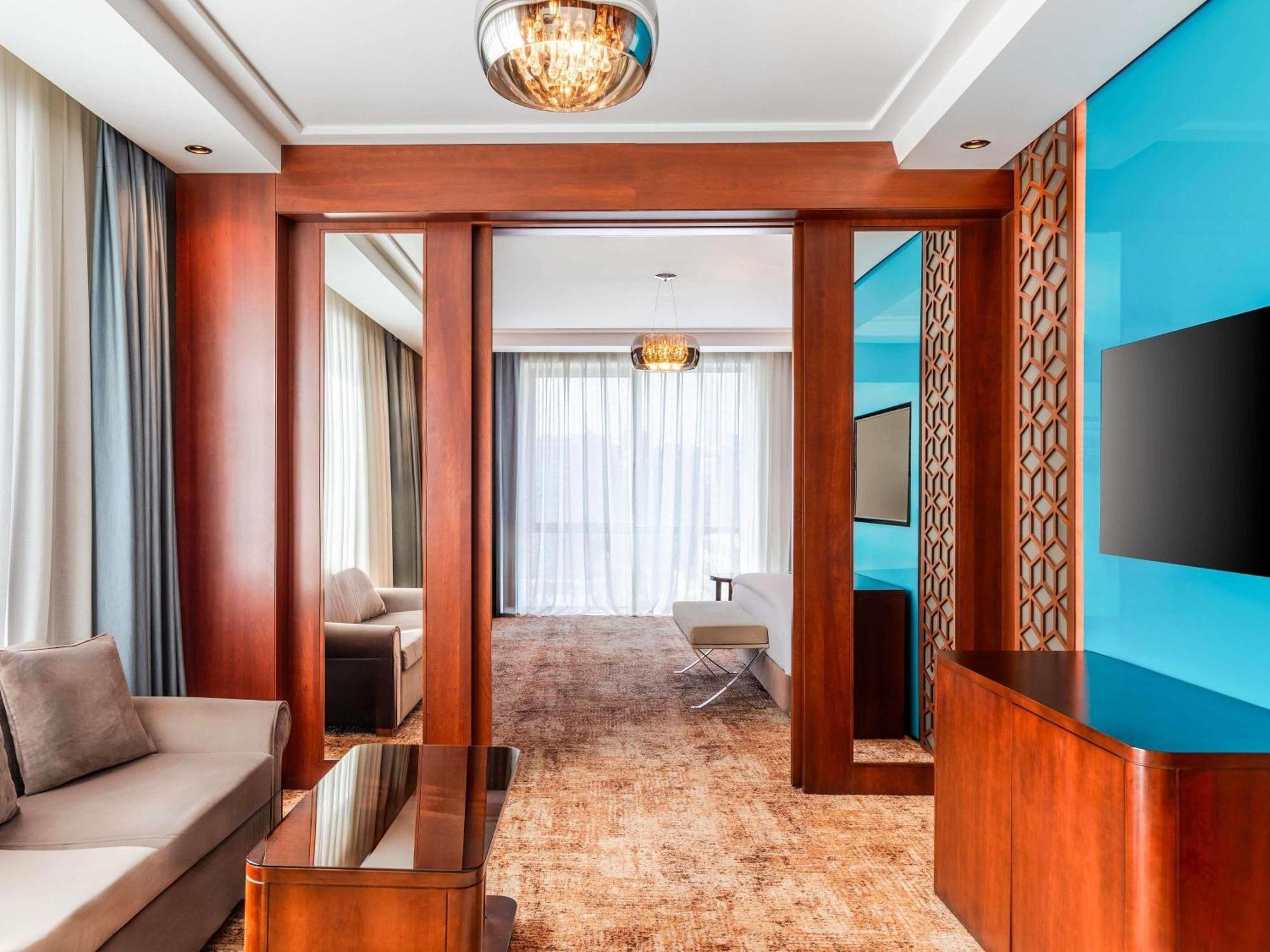 Junior King Suite
