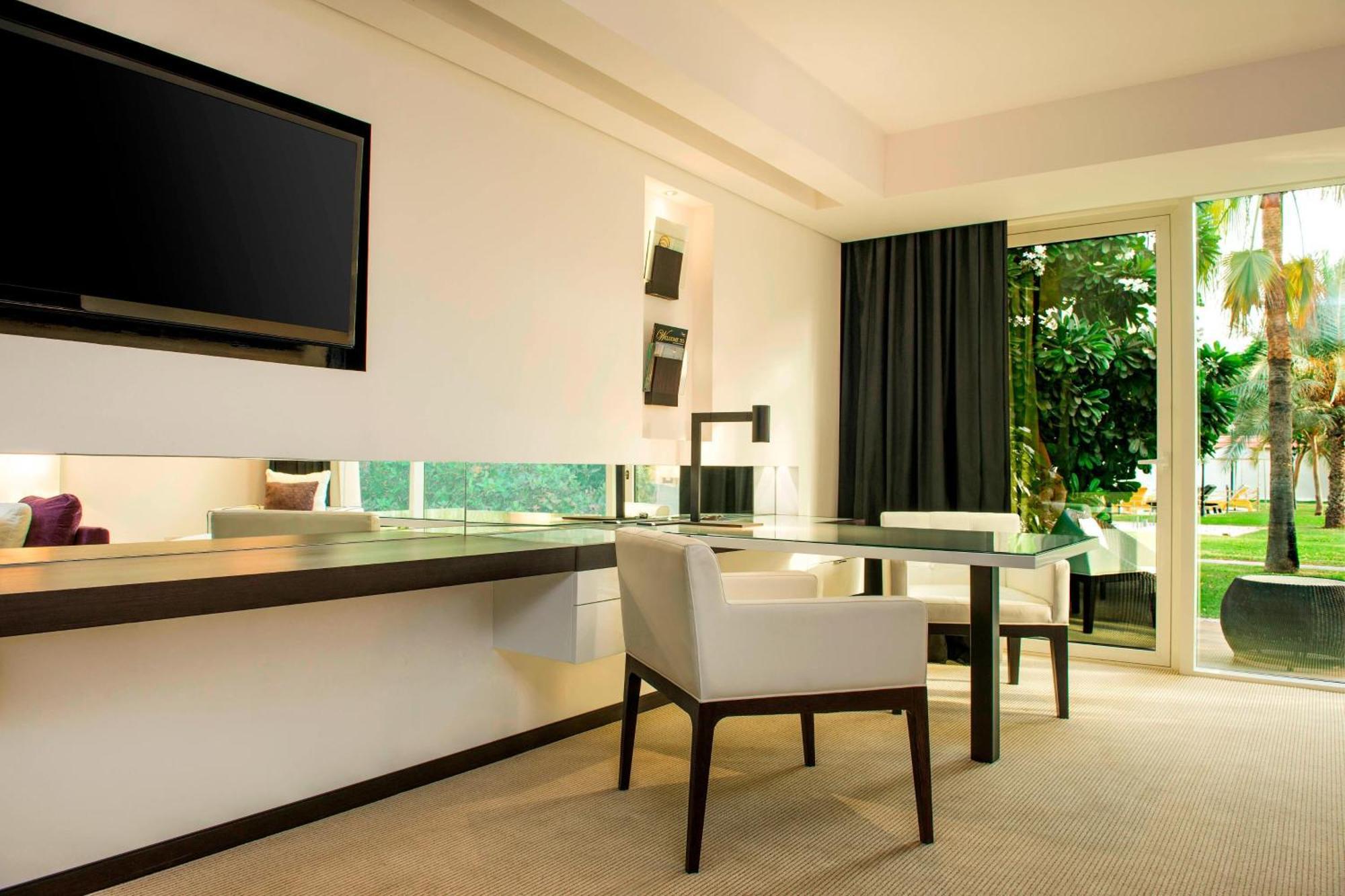 Le Royal Club Room Larger Room Executive Lounge Access
