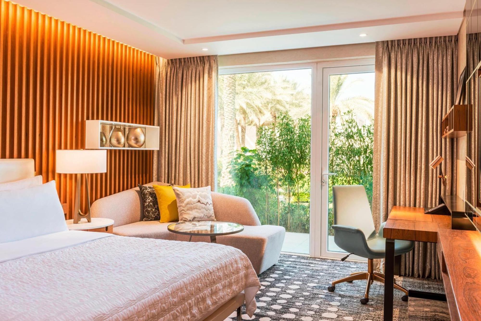 Le Meridien Club Room Garden View Executive Lounge Access
