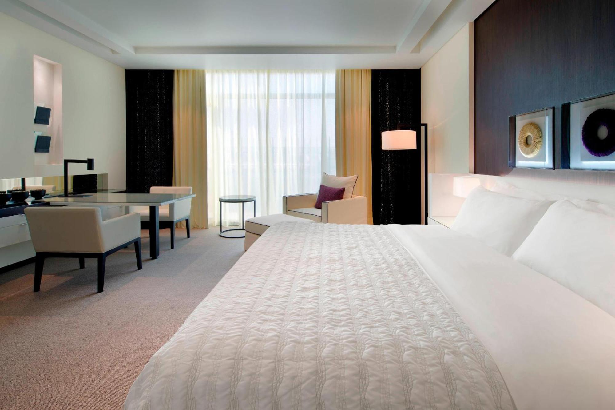 Le Royal Club Room Larger Room Executive Lounge Access
