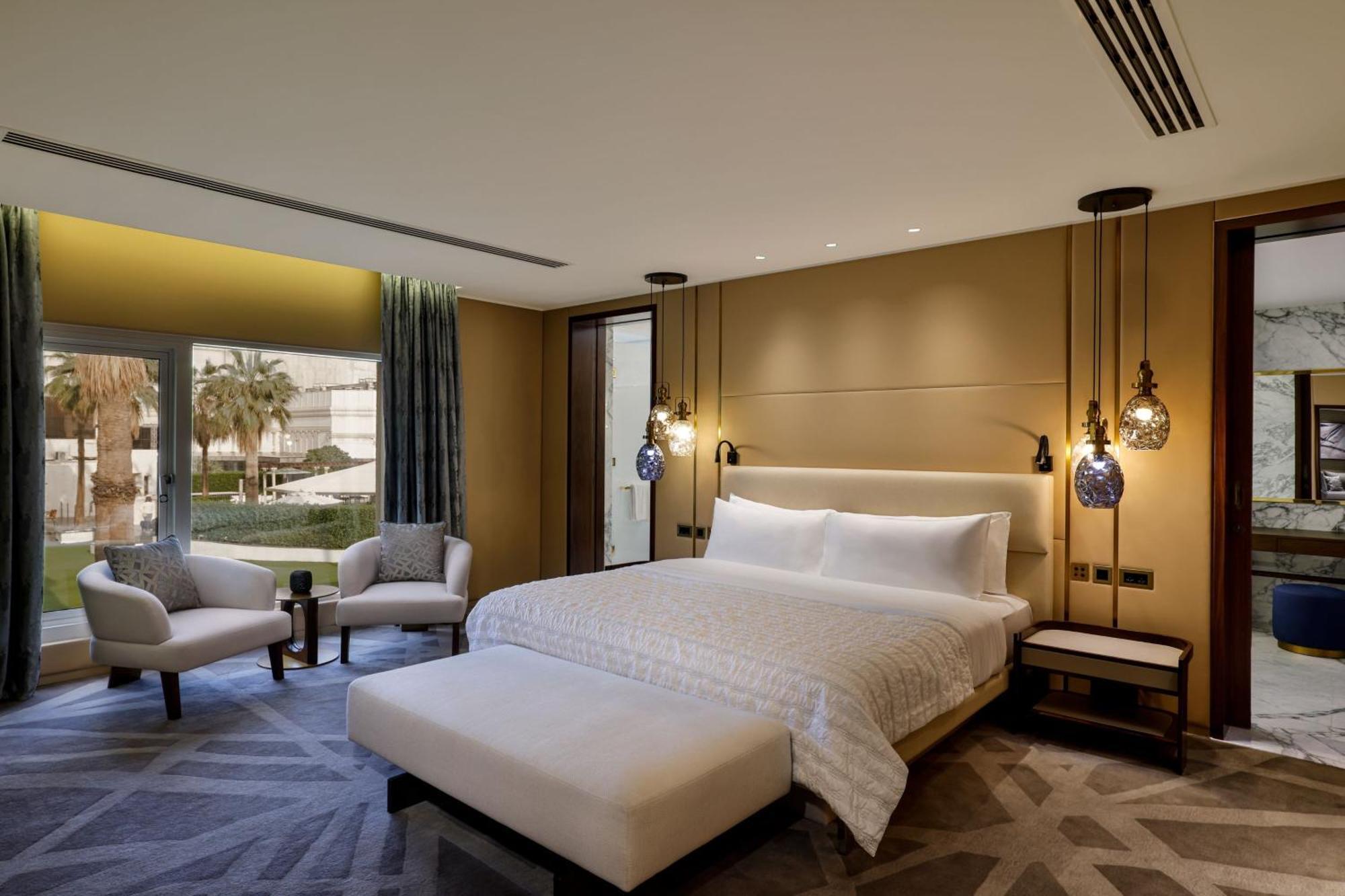 Royal Suite Executive Lounge Access Afternoon Tea Happy Hour 1 King Garden View