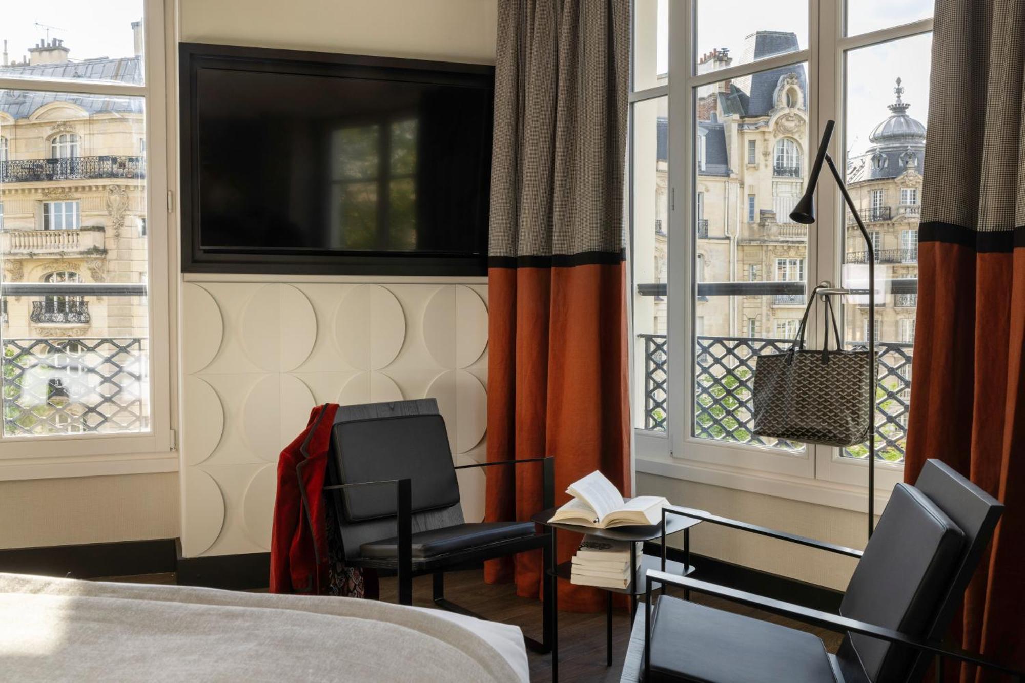 Junior Suite Eiffel Tower View