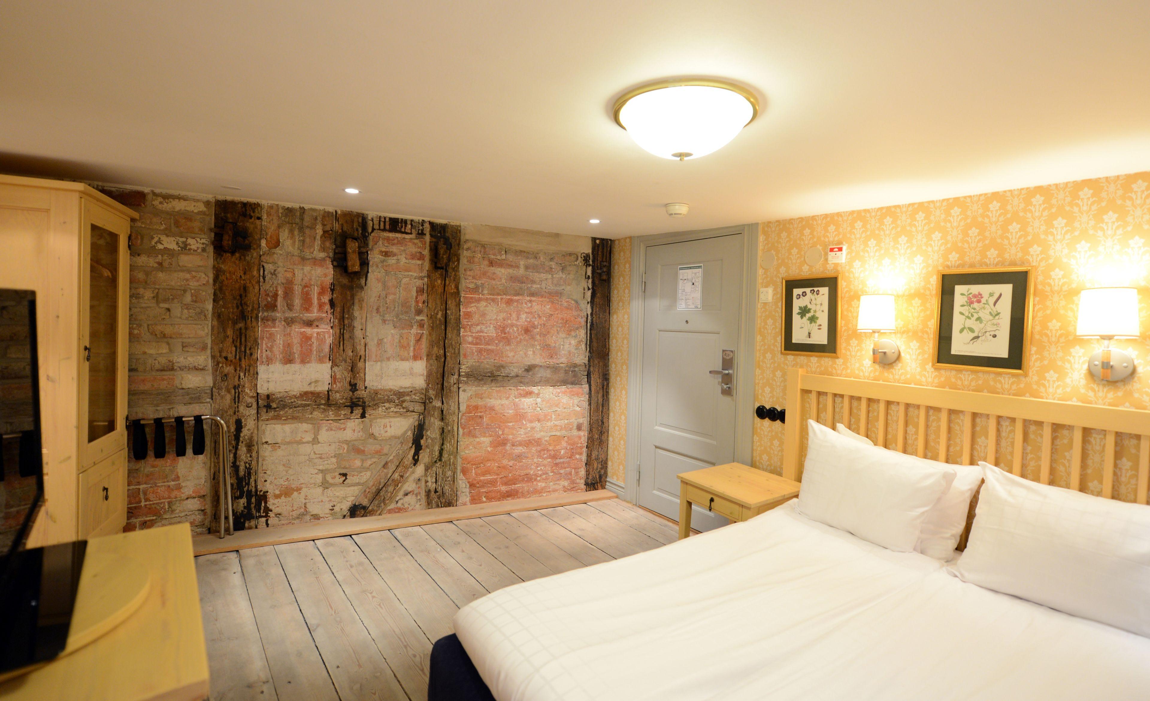 Suite Two Single Beds