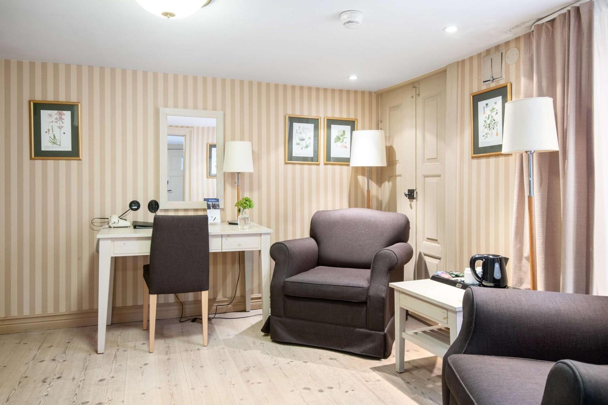 Suite Two Single Beds