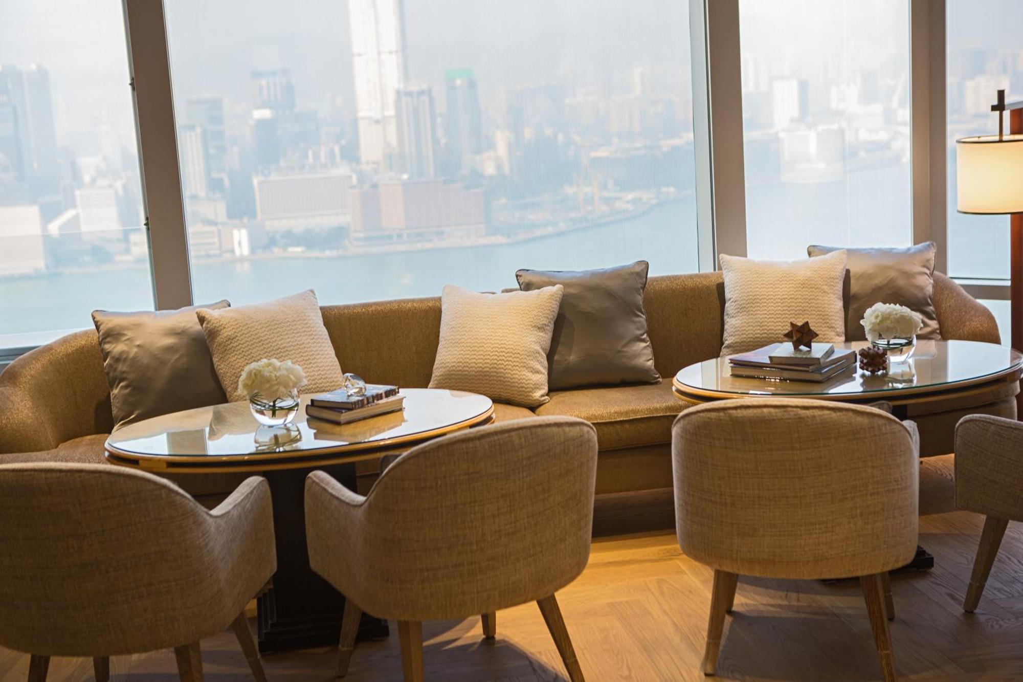 Deluxe King Suite Harbour View Executive Lounge Access