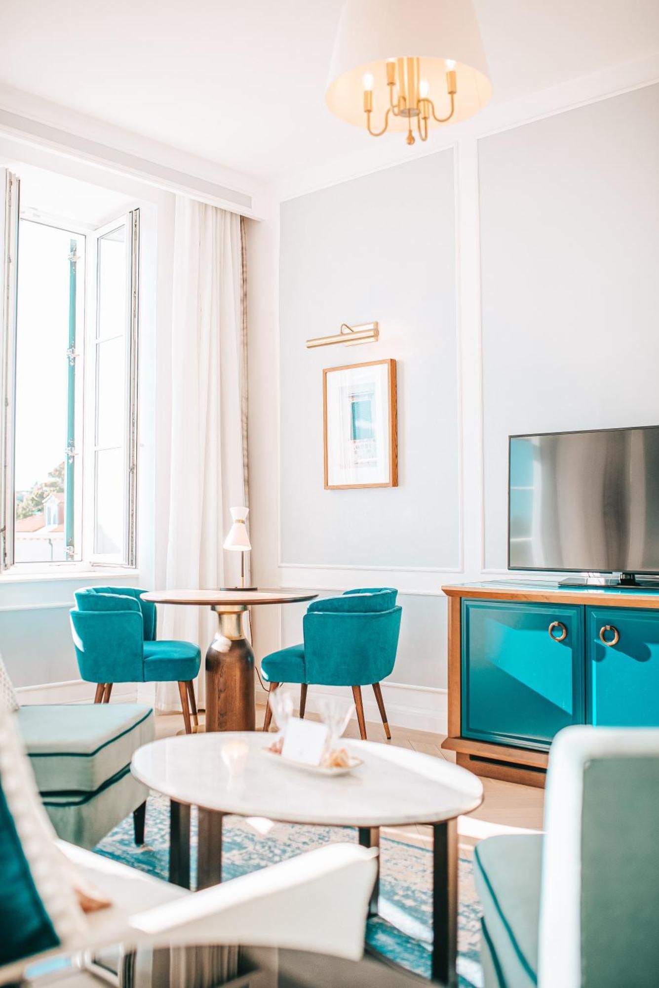 King Deluxe One Bedroom Suite Sea View