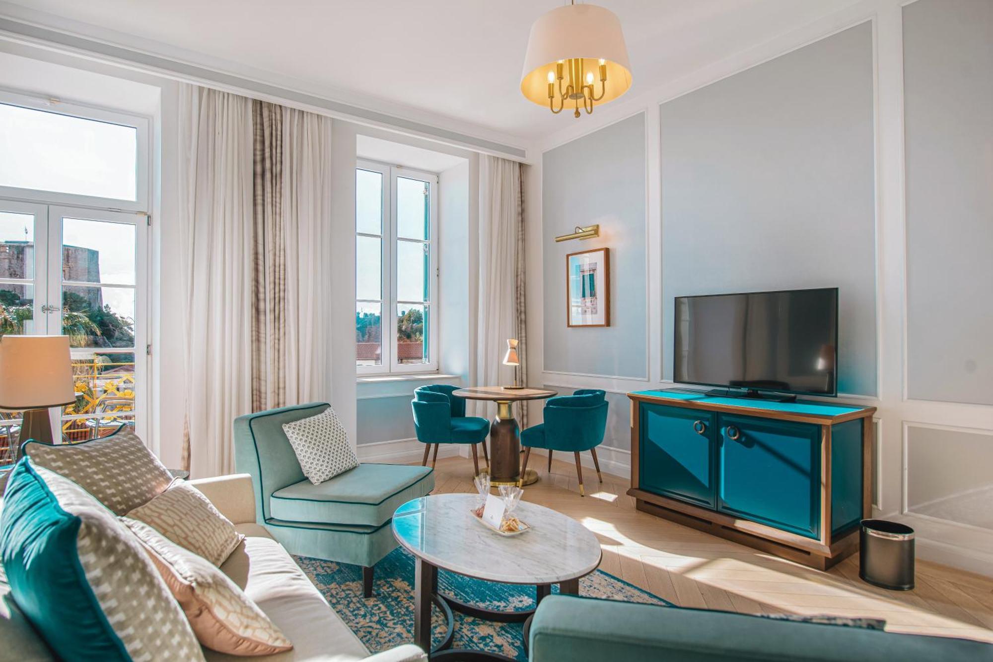 King Deluxe One Bedroom Suite Sea View