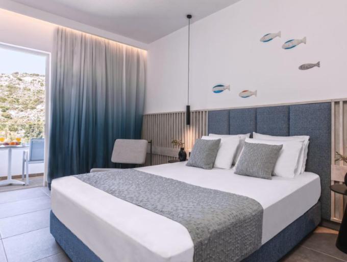 Room Land View