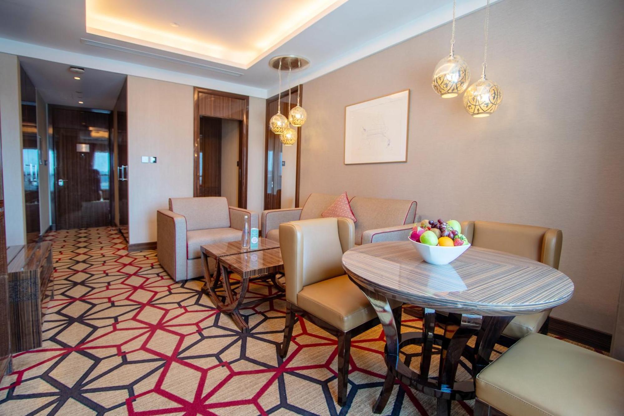 Naumi Suite • Outlet Mall Shuttle • Dining • Ideal Getaway
