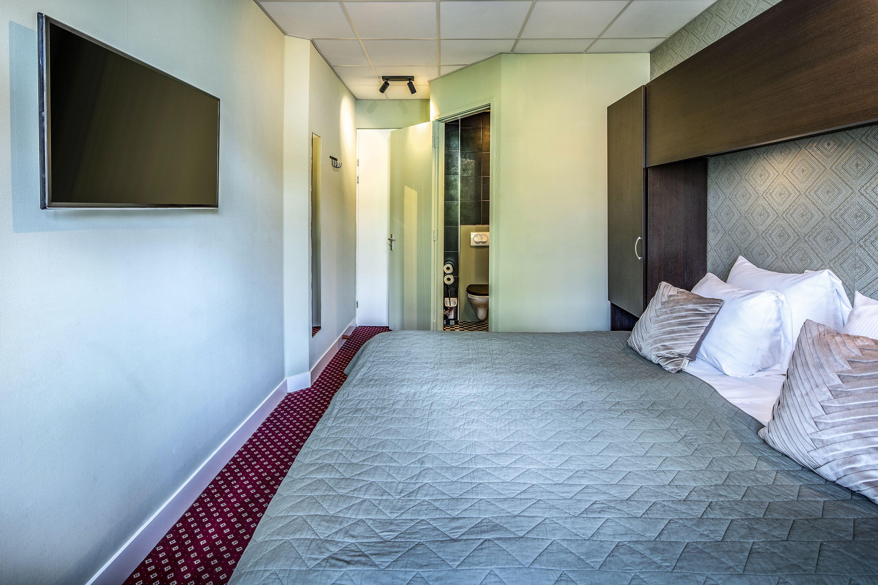 Ground Floor Double Room without windows