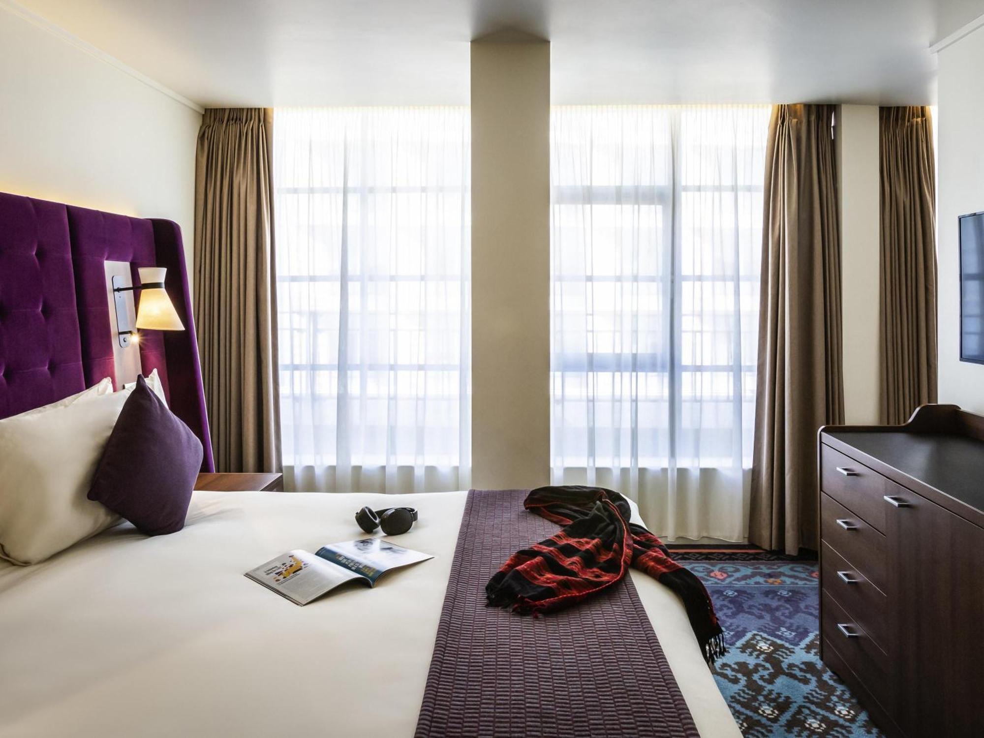 Apartament typu Junior Suite z łóżkiem typu king-size i rozkładaną sofą