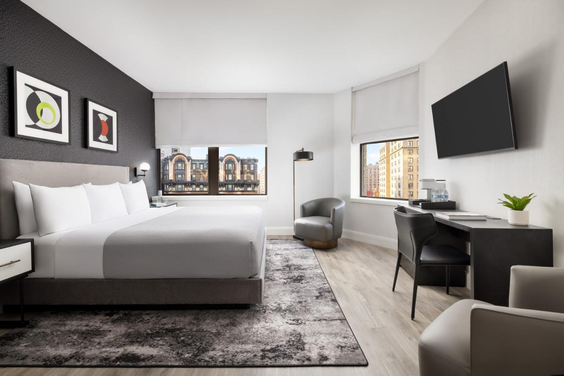 Pokój typu Deluxe z łóżkiem typu king-size i widokiem na Broadway
