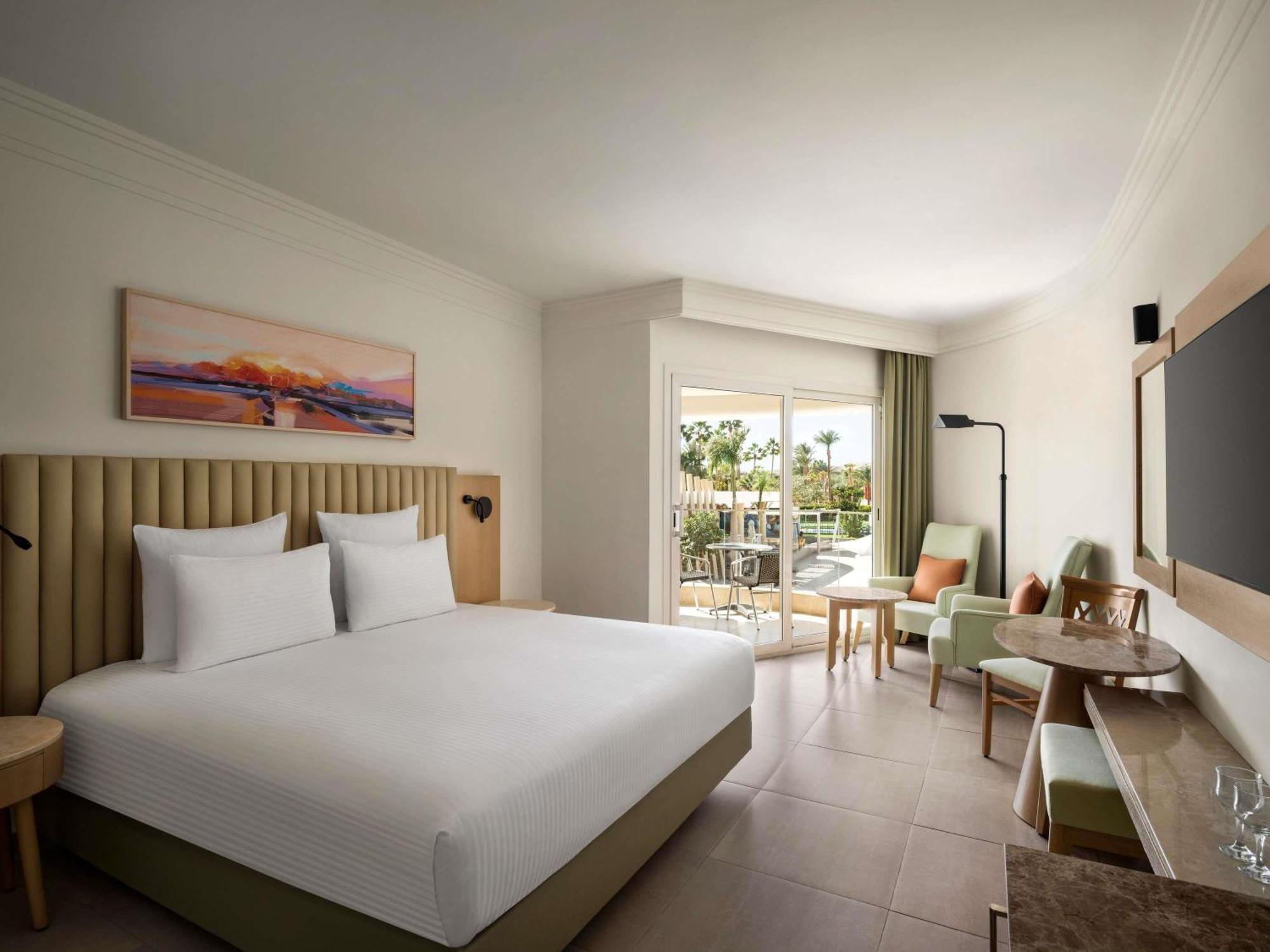  Superior Room 1 Double Bed Pool Side Beach Wing
