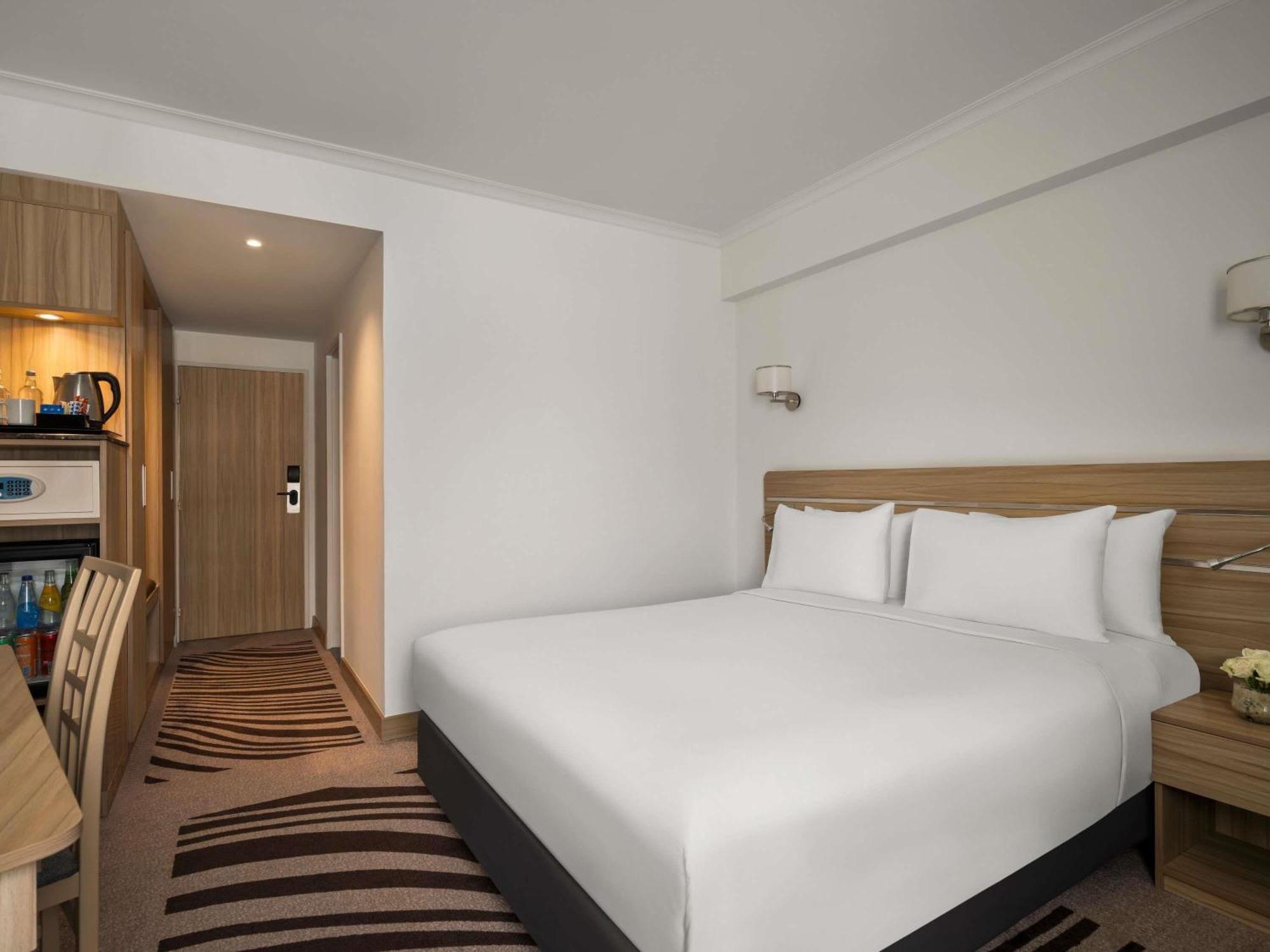Superior Double Room Pool Side