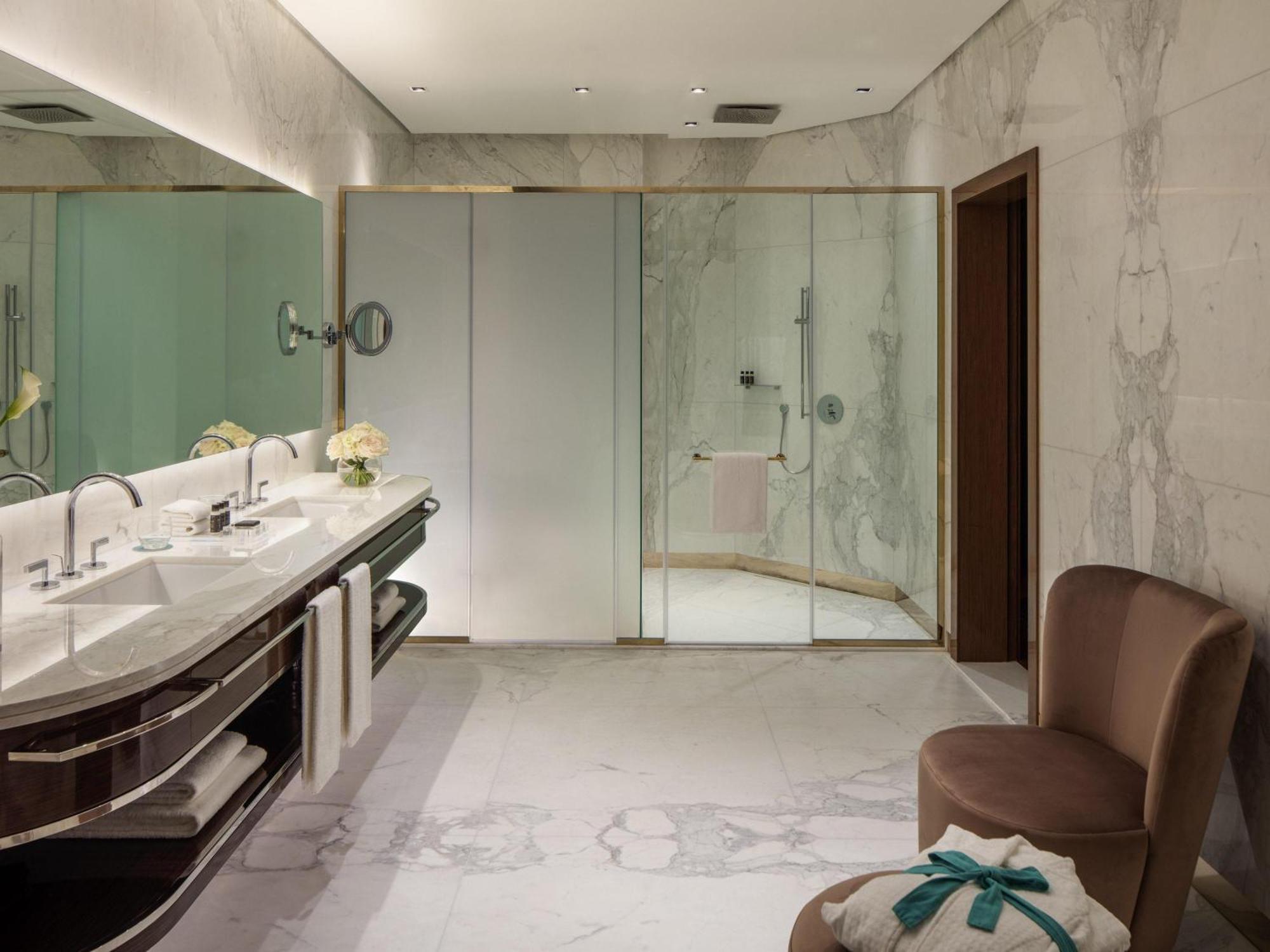 Rockstar King Suite